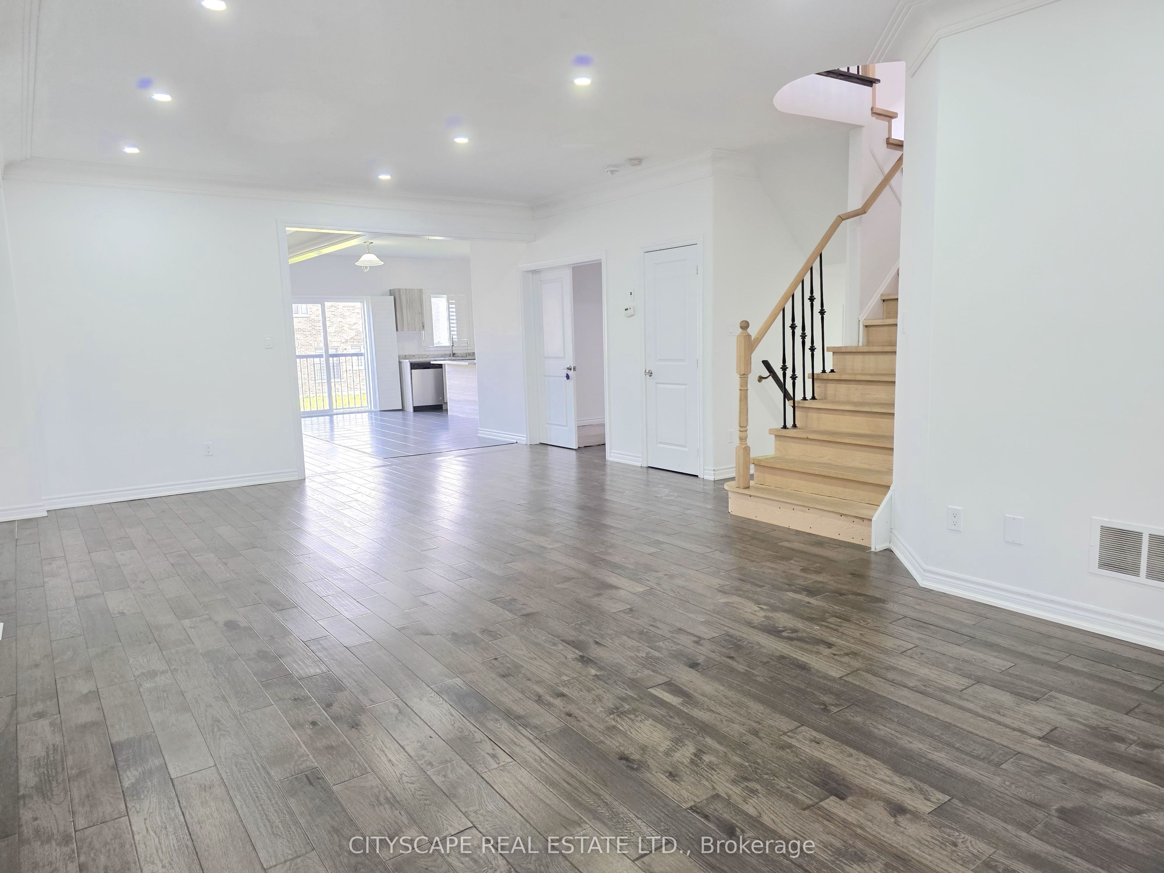 321 Van Dusen Avenue Property Photo 24