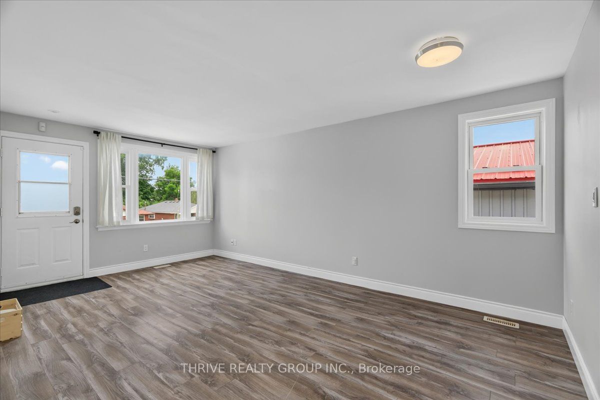 37 Emery Street W Property Photo 4