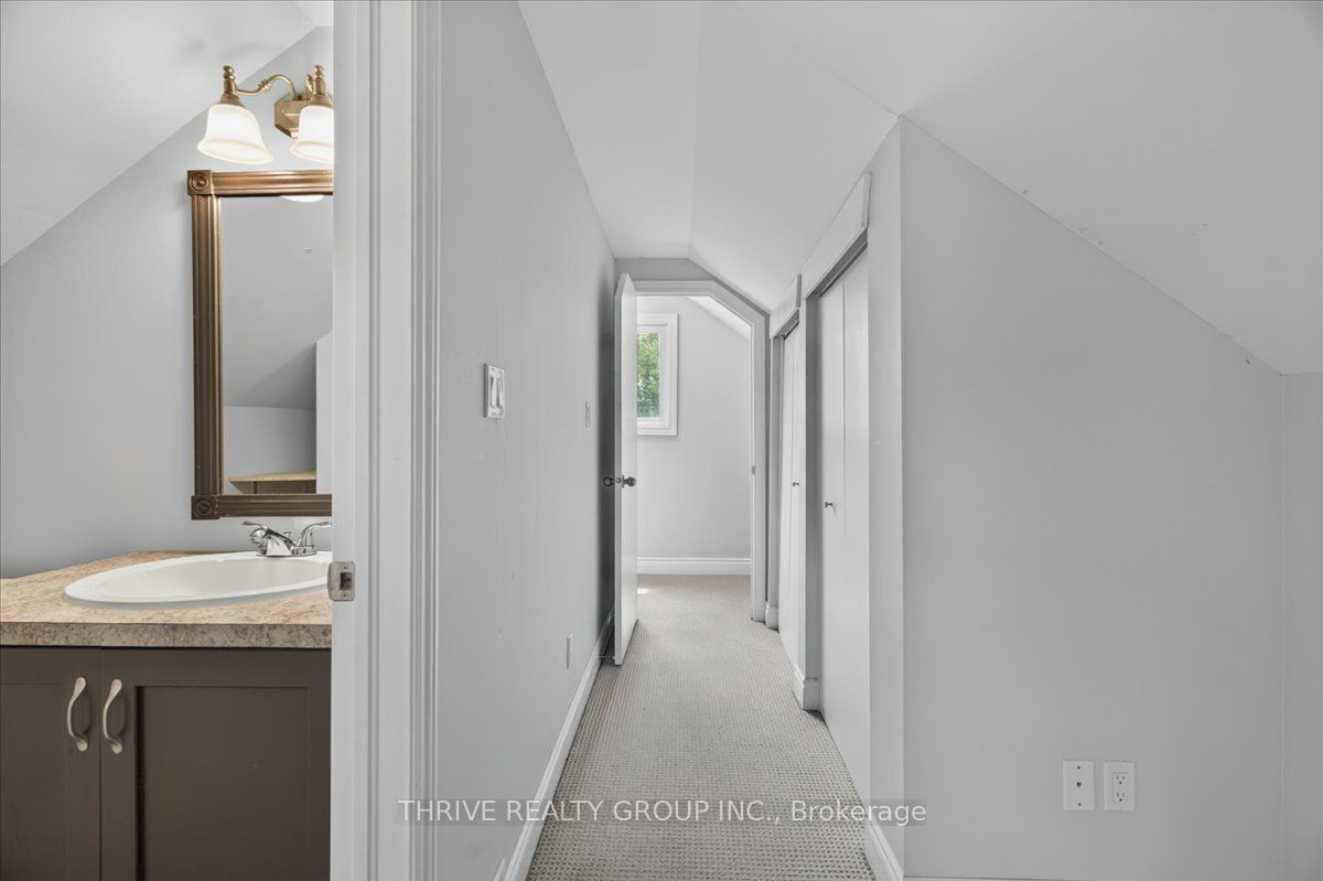 37 Emery Street W Property Photo 26