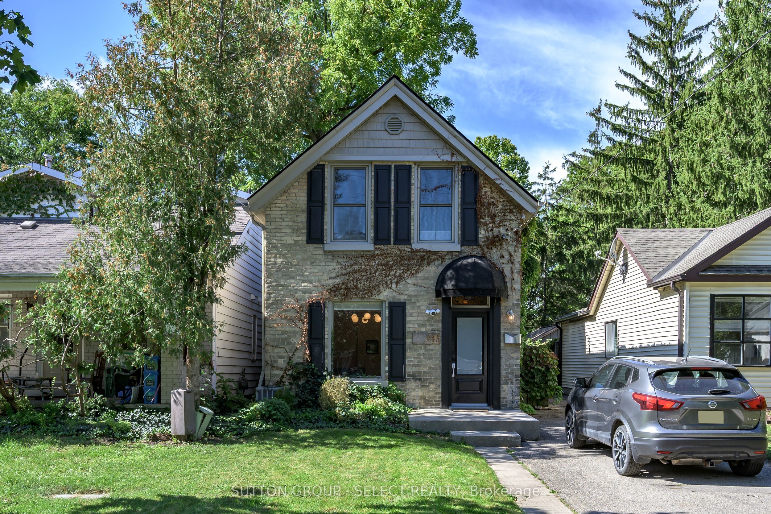 943 Colborne Street Property Photo 1