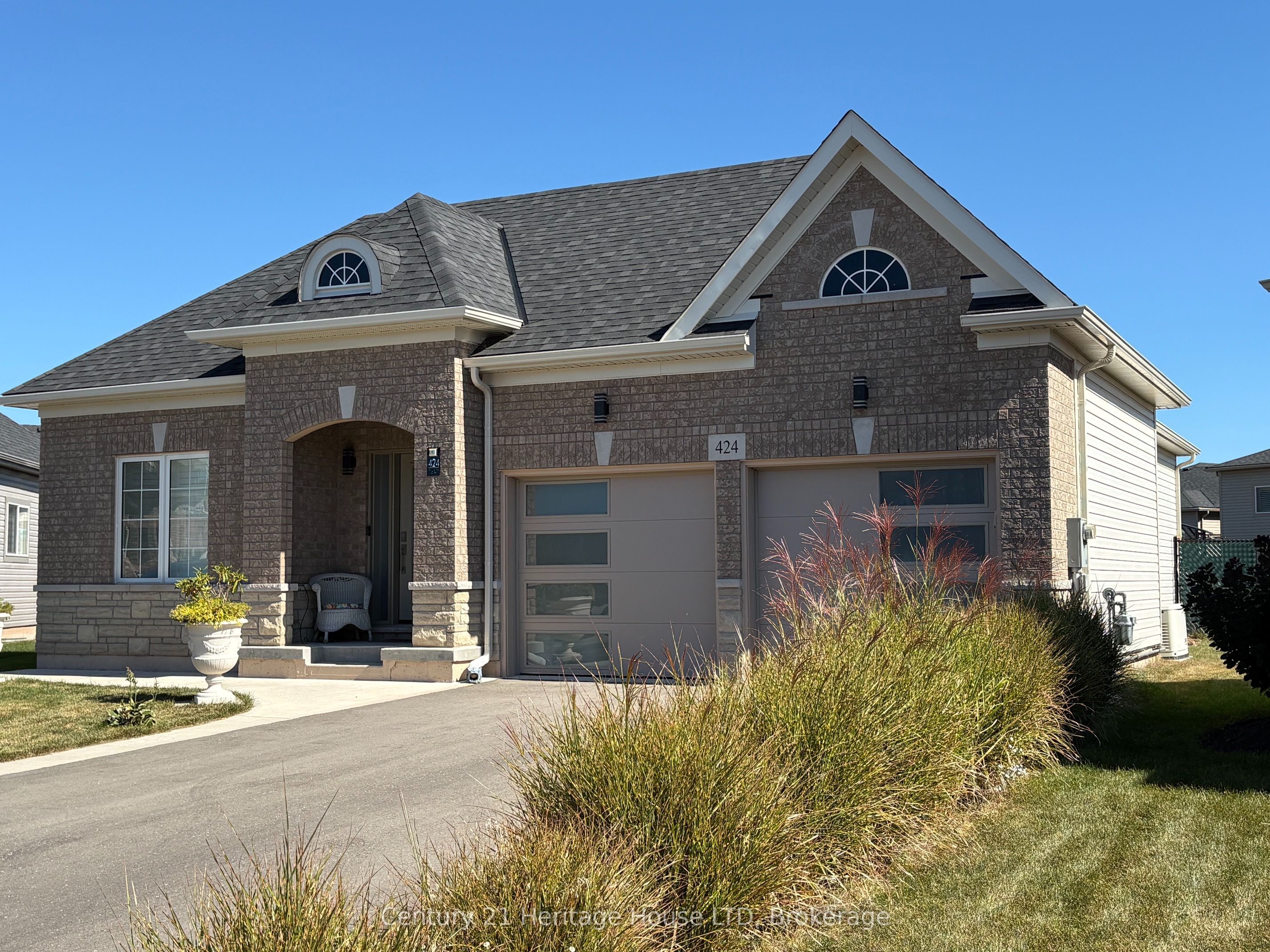 424 Williams Crescent Property Photo 1