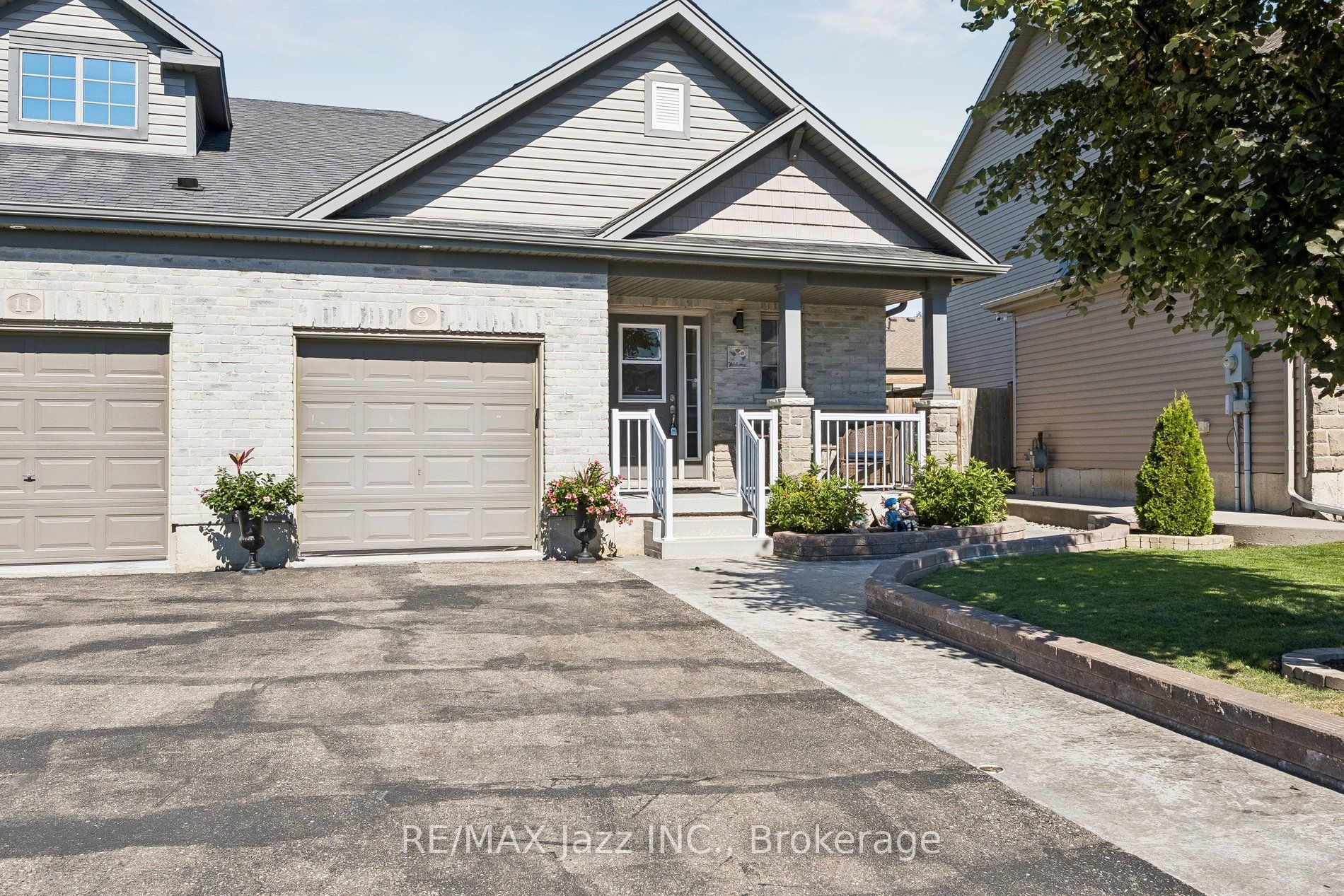 9 Trillium Way Property Photo 1