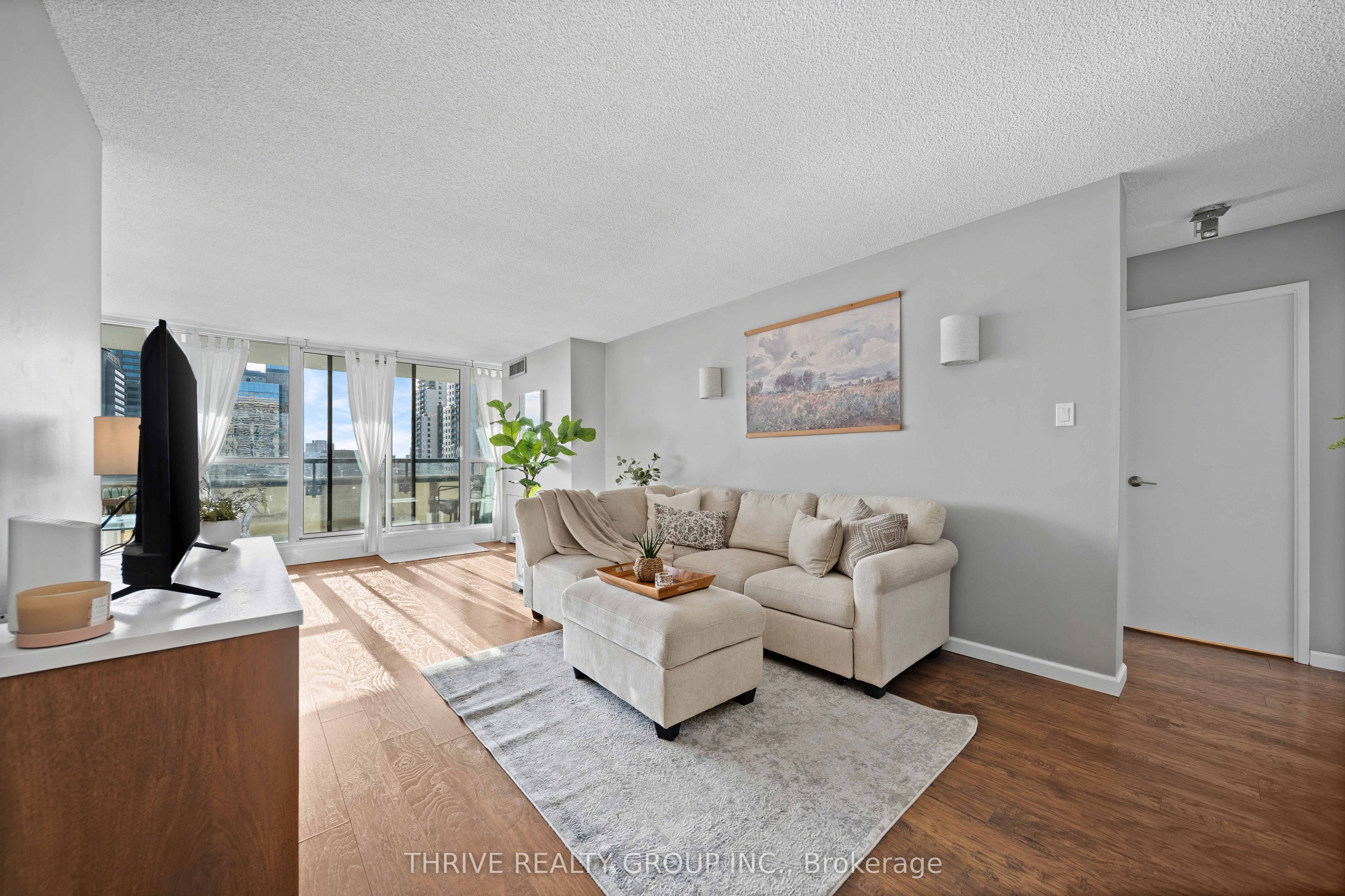389 Dundas Street 904 Property Photo 8