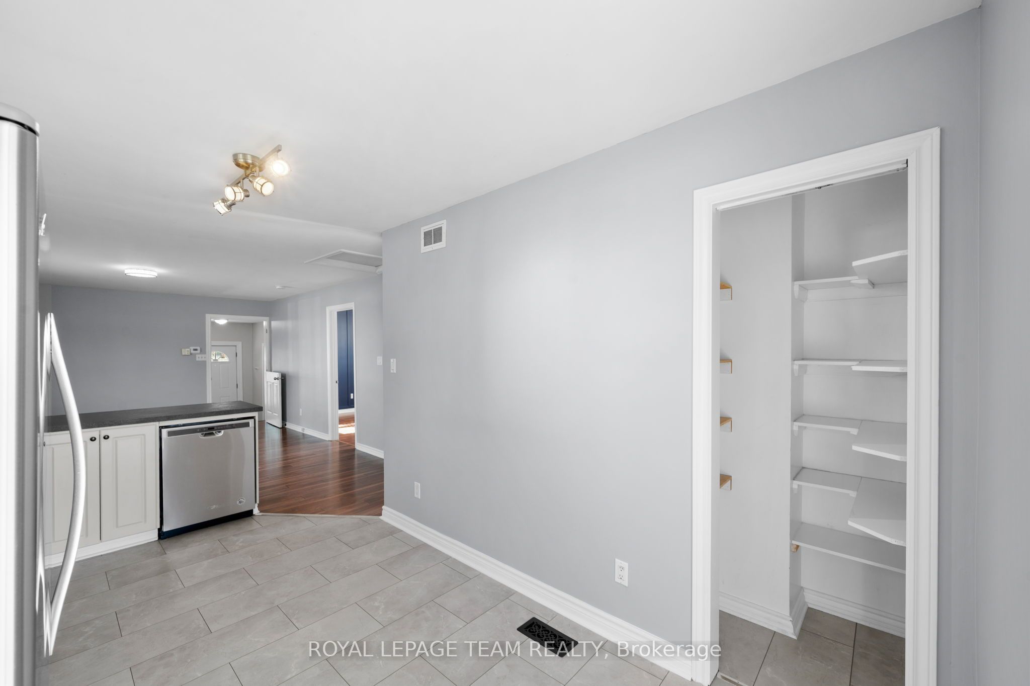 2952 Lough Road Property Photo 9