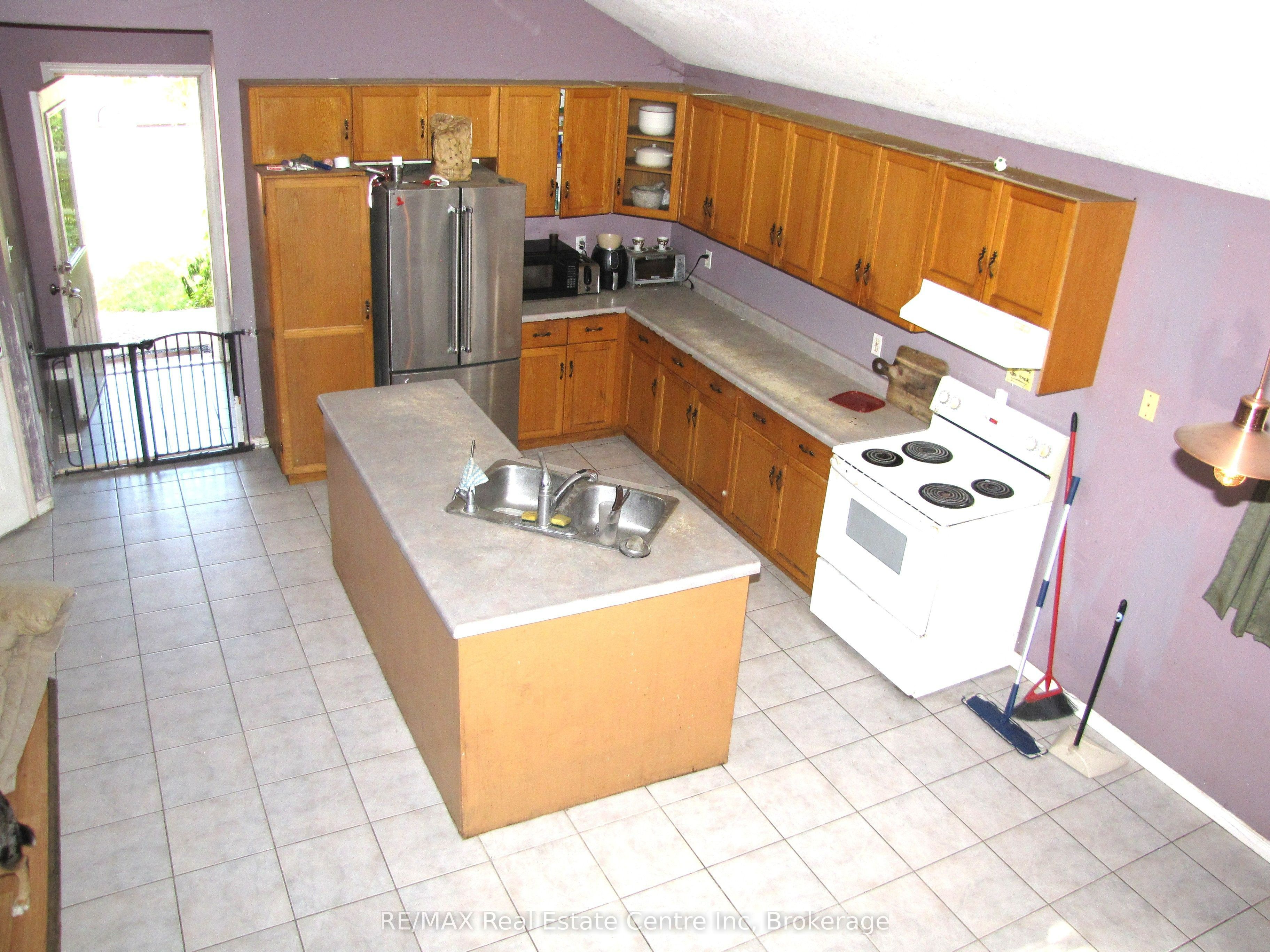 171 Deerpath Drive Property Photo 8