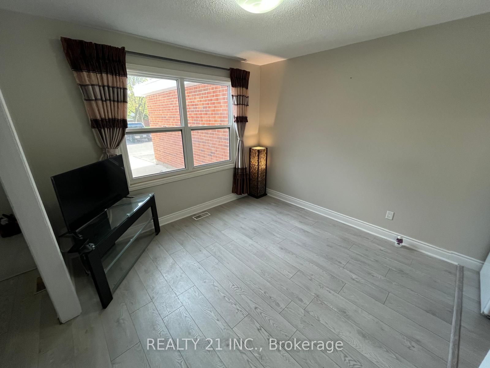 405 Keats Way 2 Property Photo 3