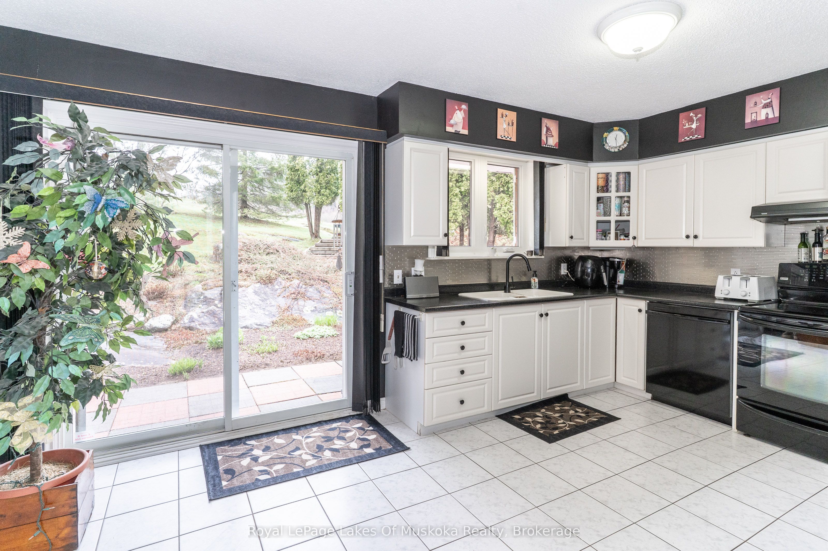 183 Santas Village Road Property Photo 8