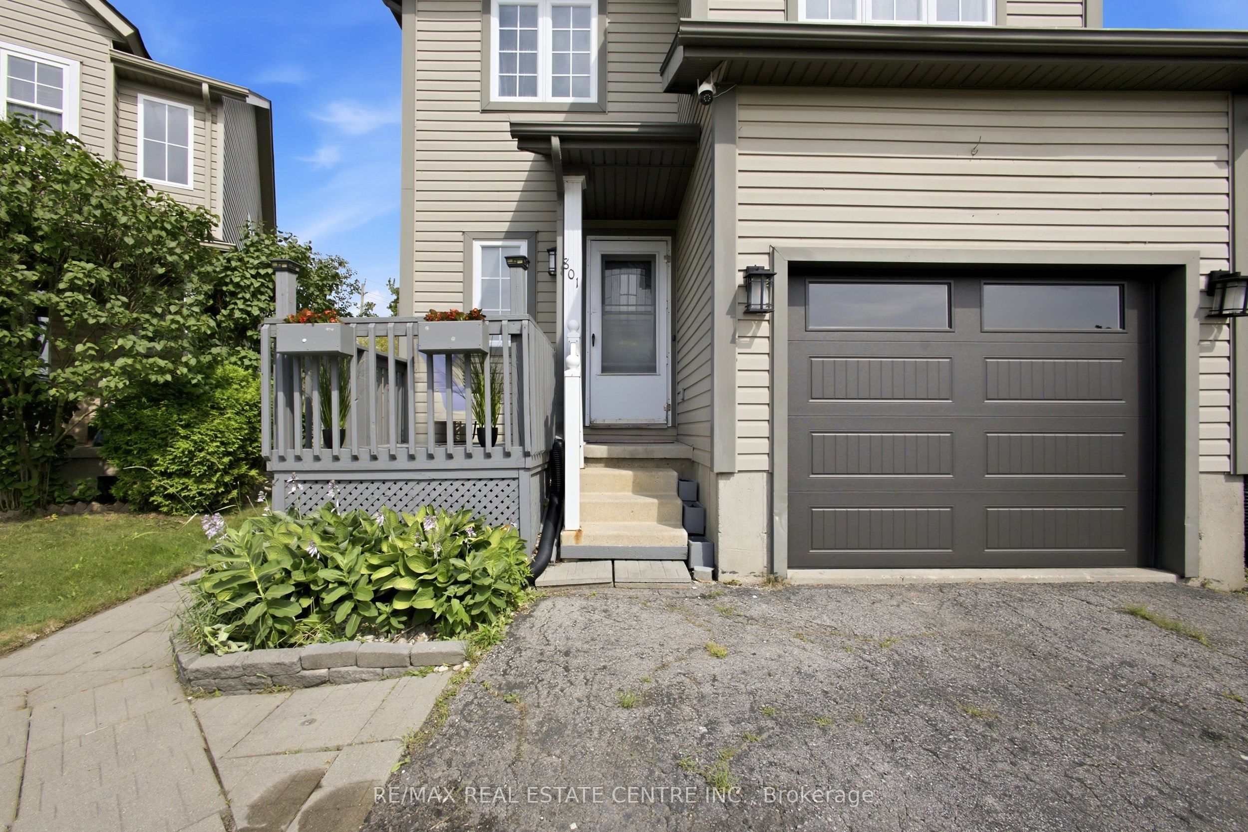801 Hunters Gate Crescent Property Photo 3