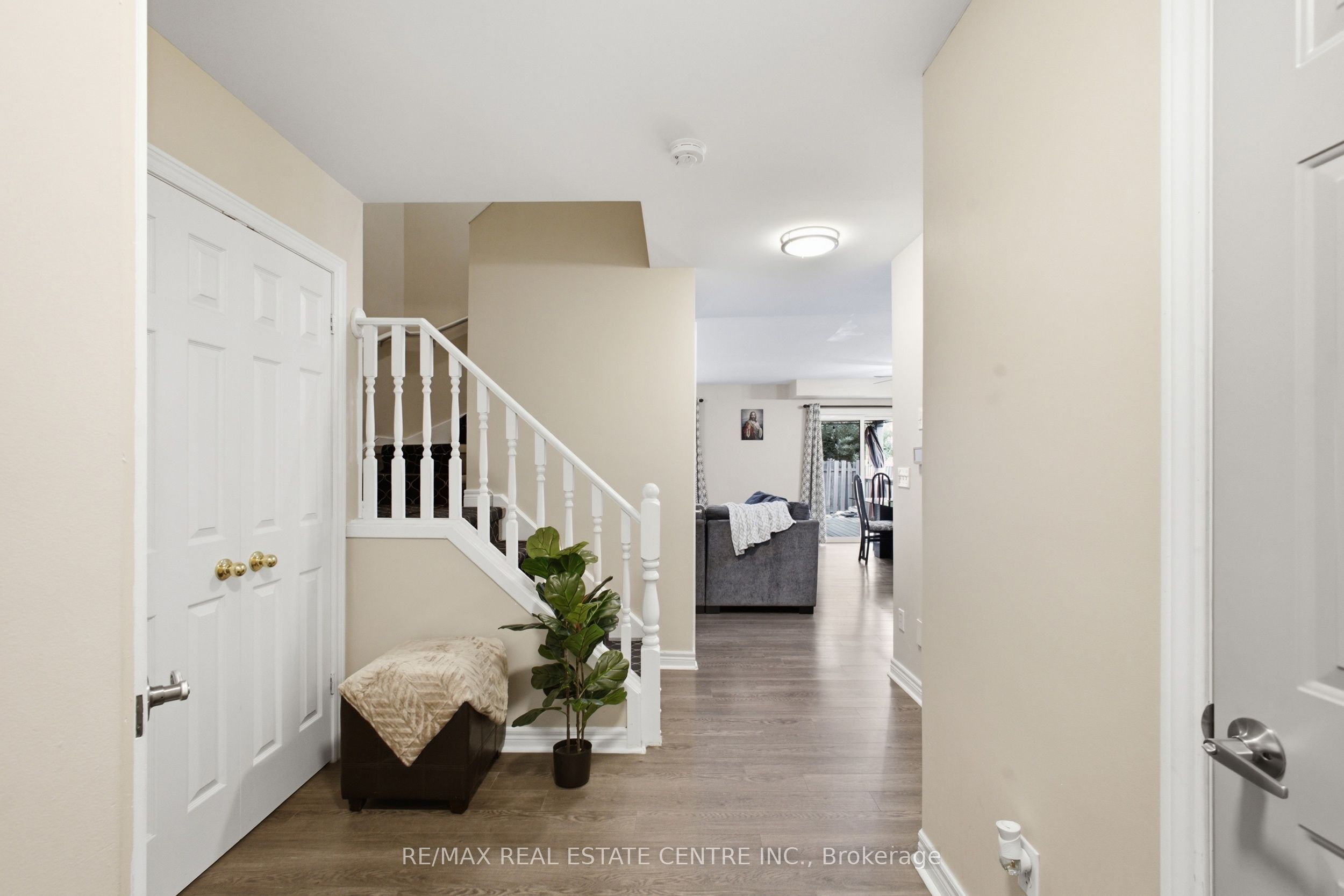 801 Hunters Gate Crescent Property Photo 6