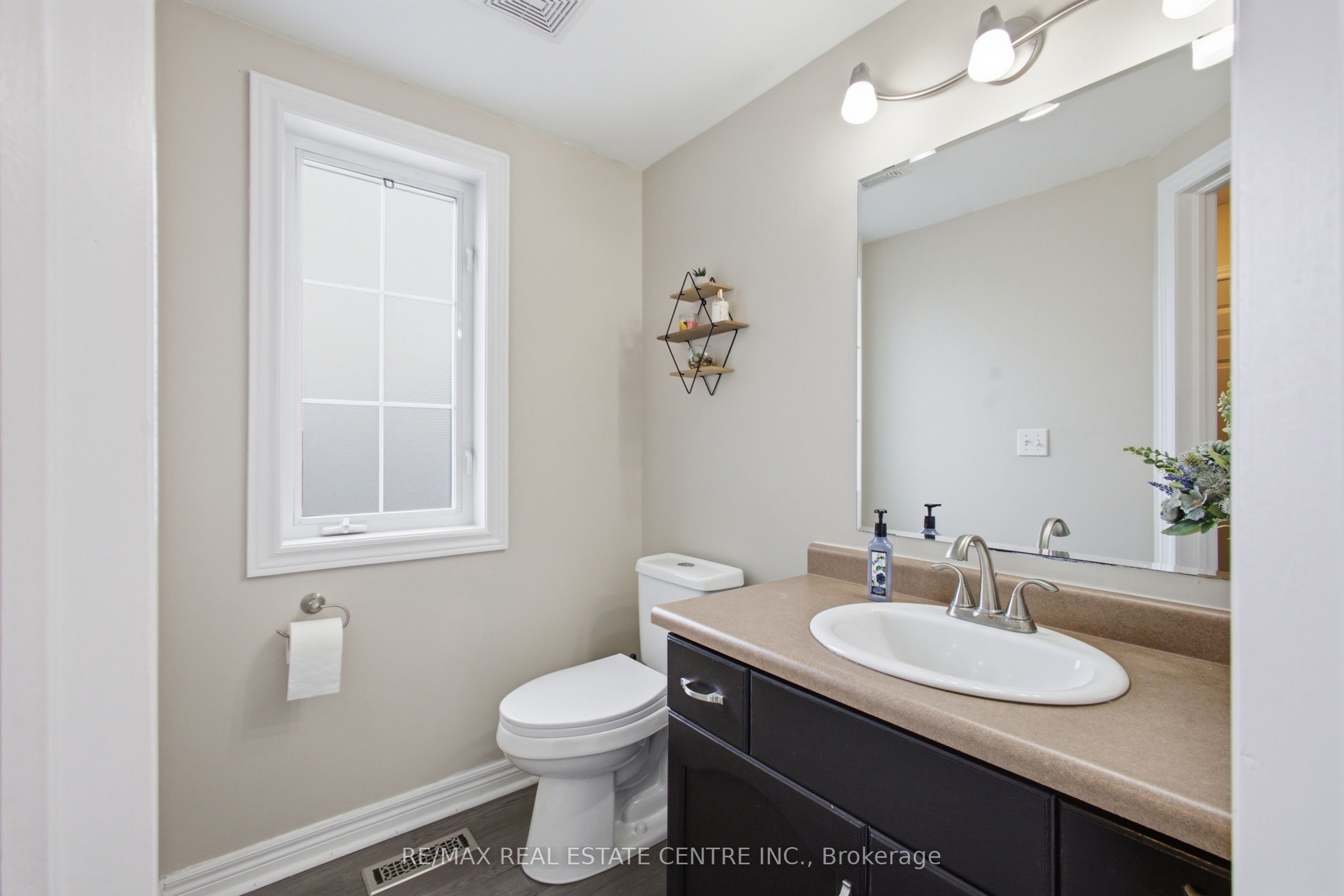 801 Hunters Gate Crescent Property Photo 7