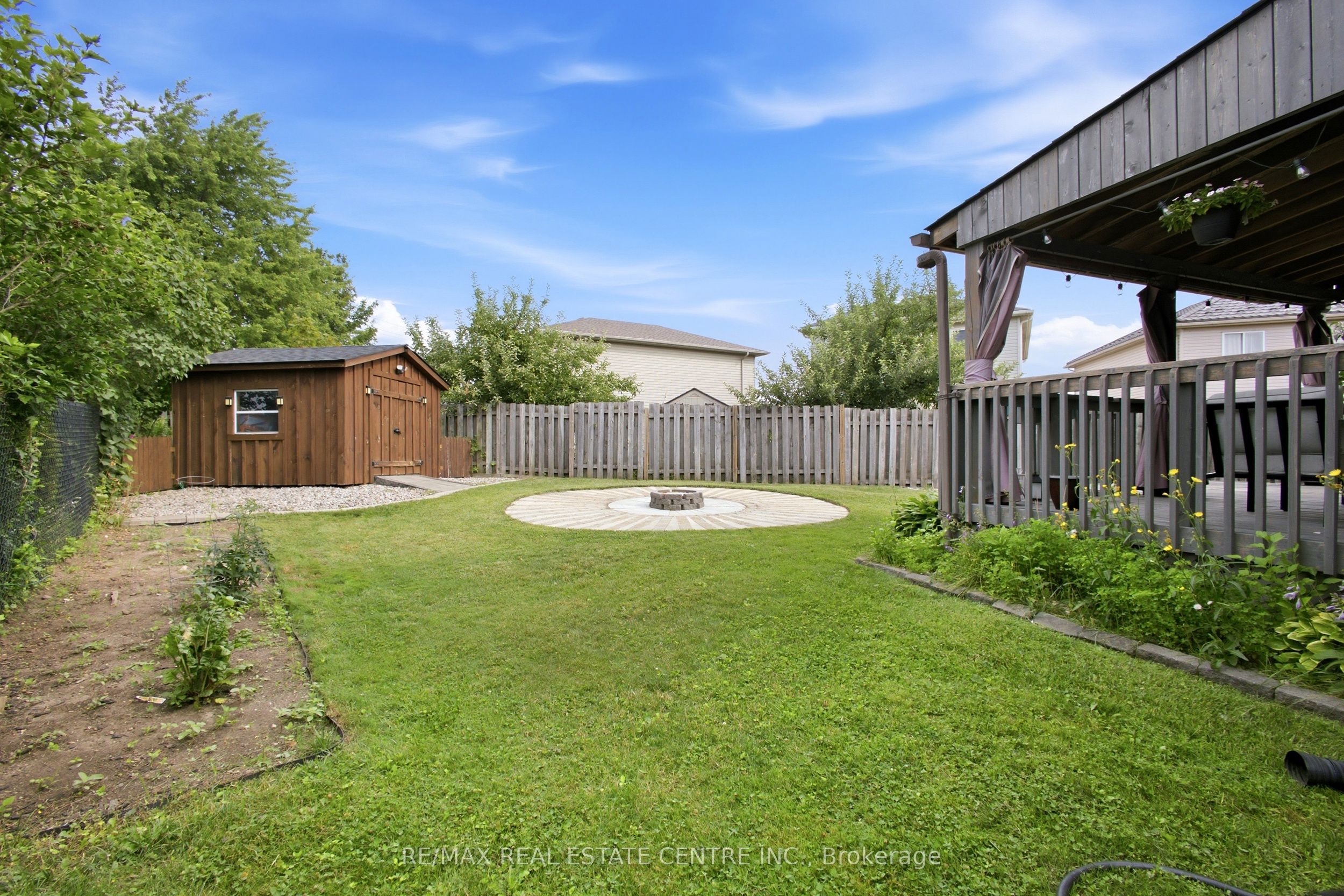 801 Hunters Gate Crescent Property Photo 26