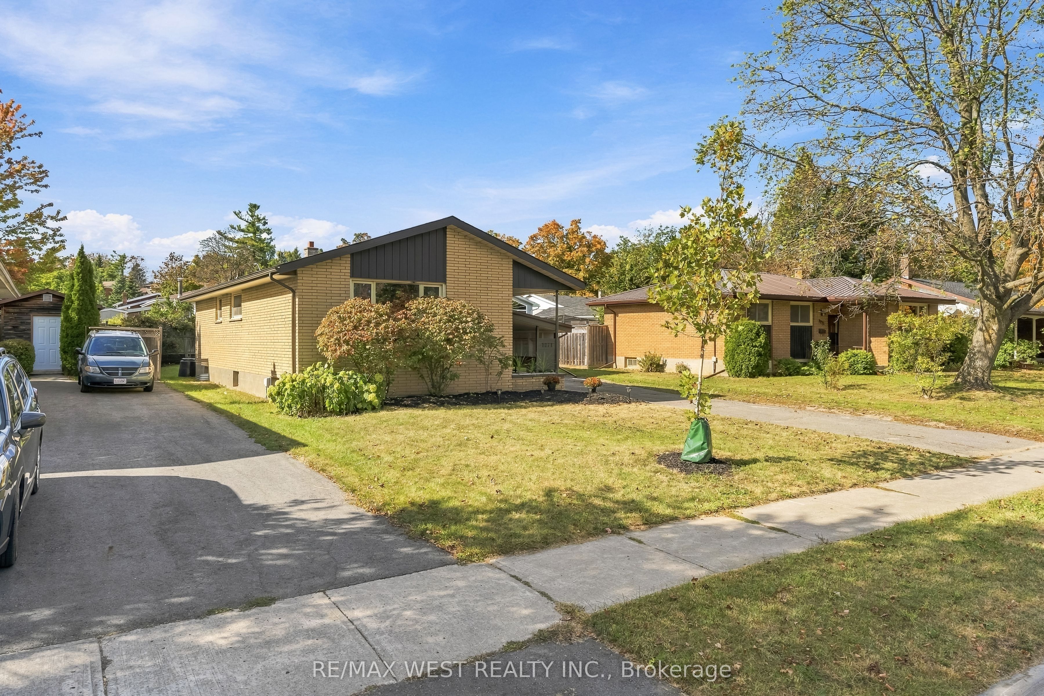 1271 Franklin Drive Property Photo 2