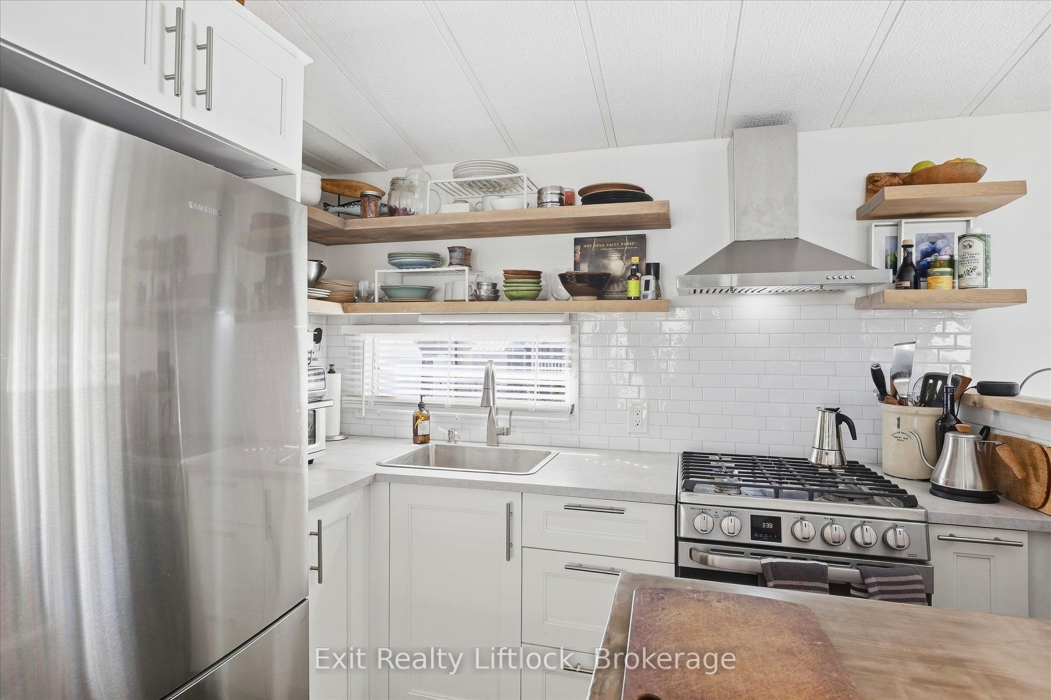 2560 Westview Road (166 Whispering Pines) Property Photo 11