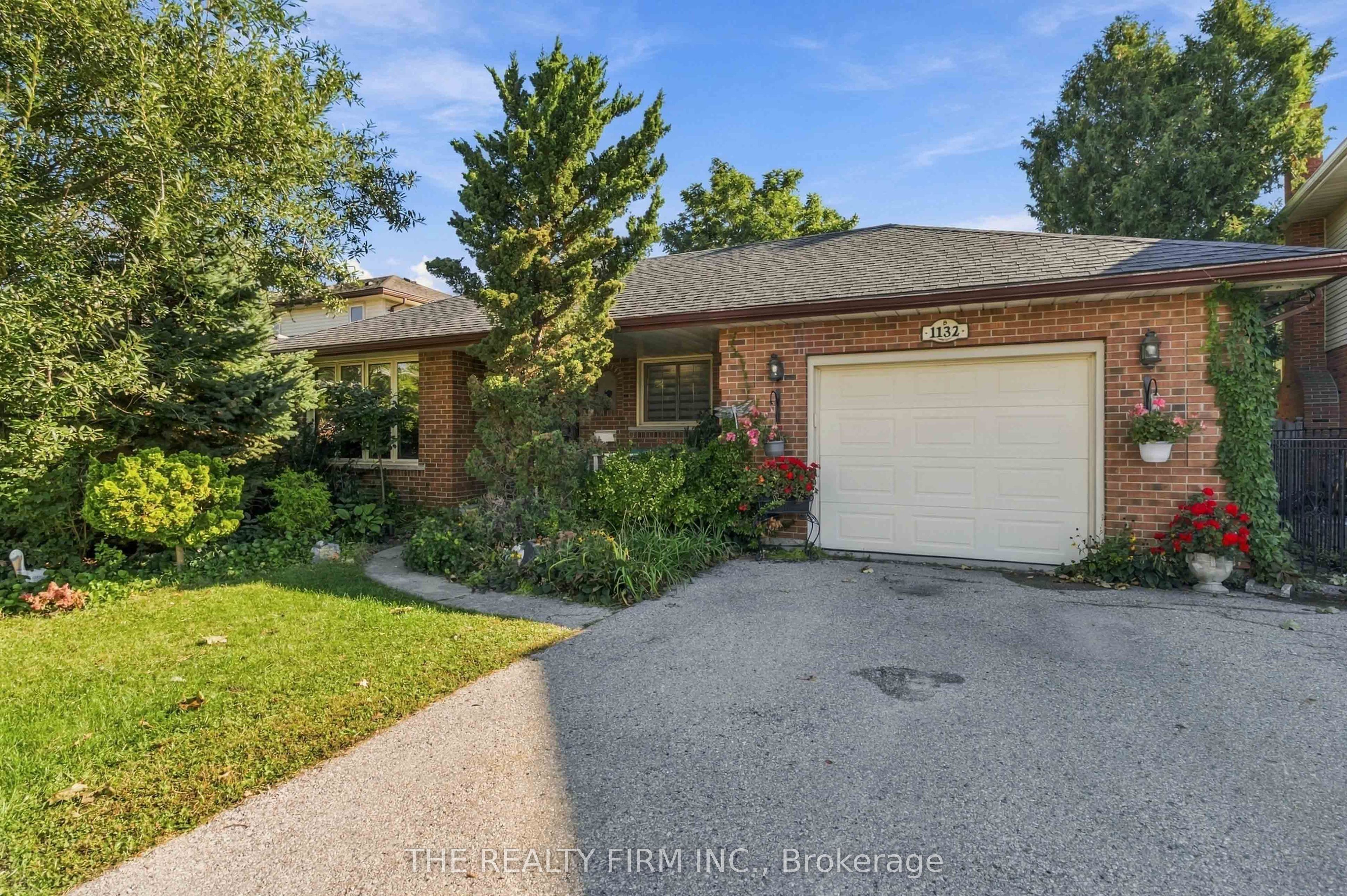 1132 Iroquois Crescent Property Photo 1