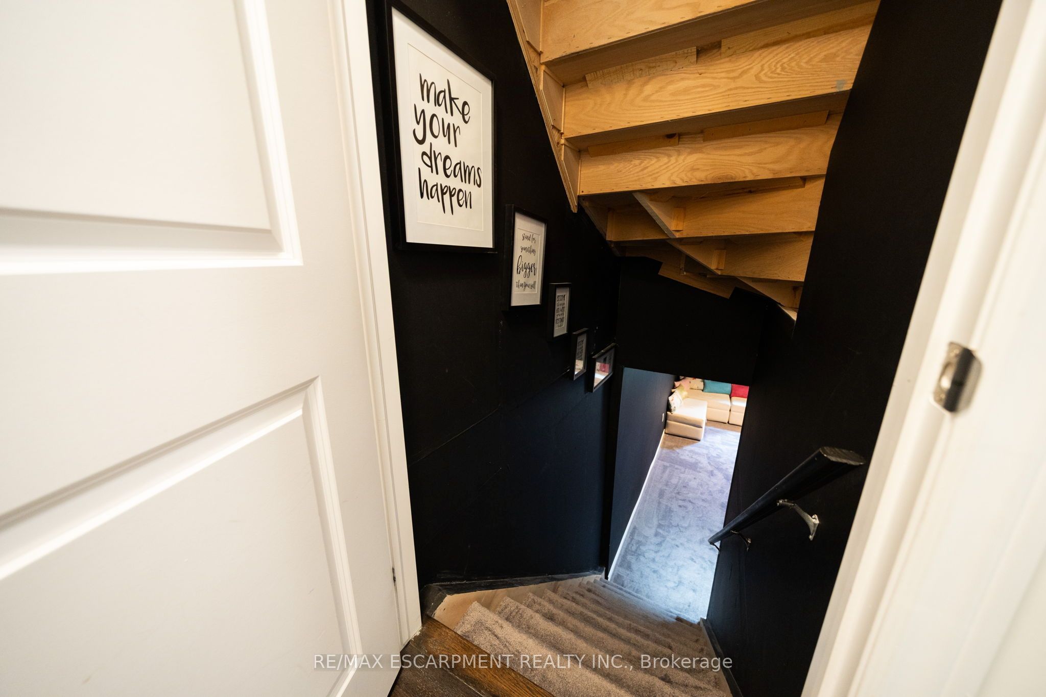 30 Cleland Avenue Property Photo 41
