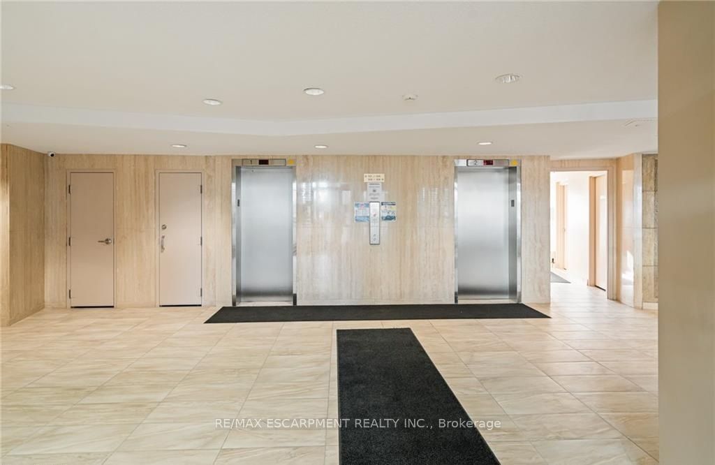 35 Towering Heights Boulevard 809 Property Photo 15