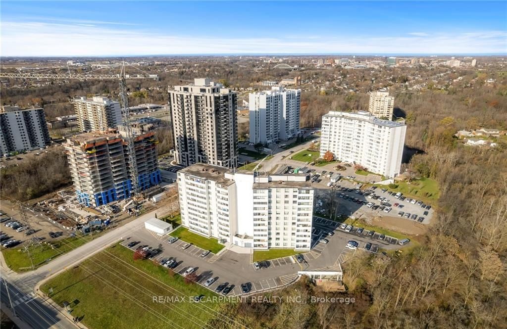 35 Towering Heights Boulevard 809 Property Photo 27