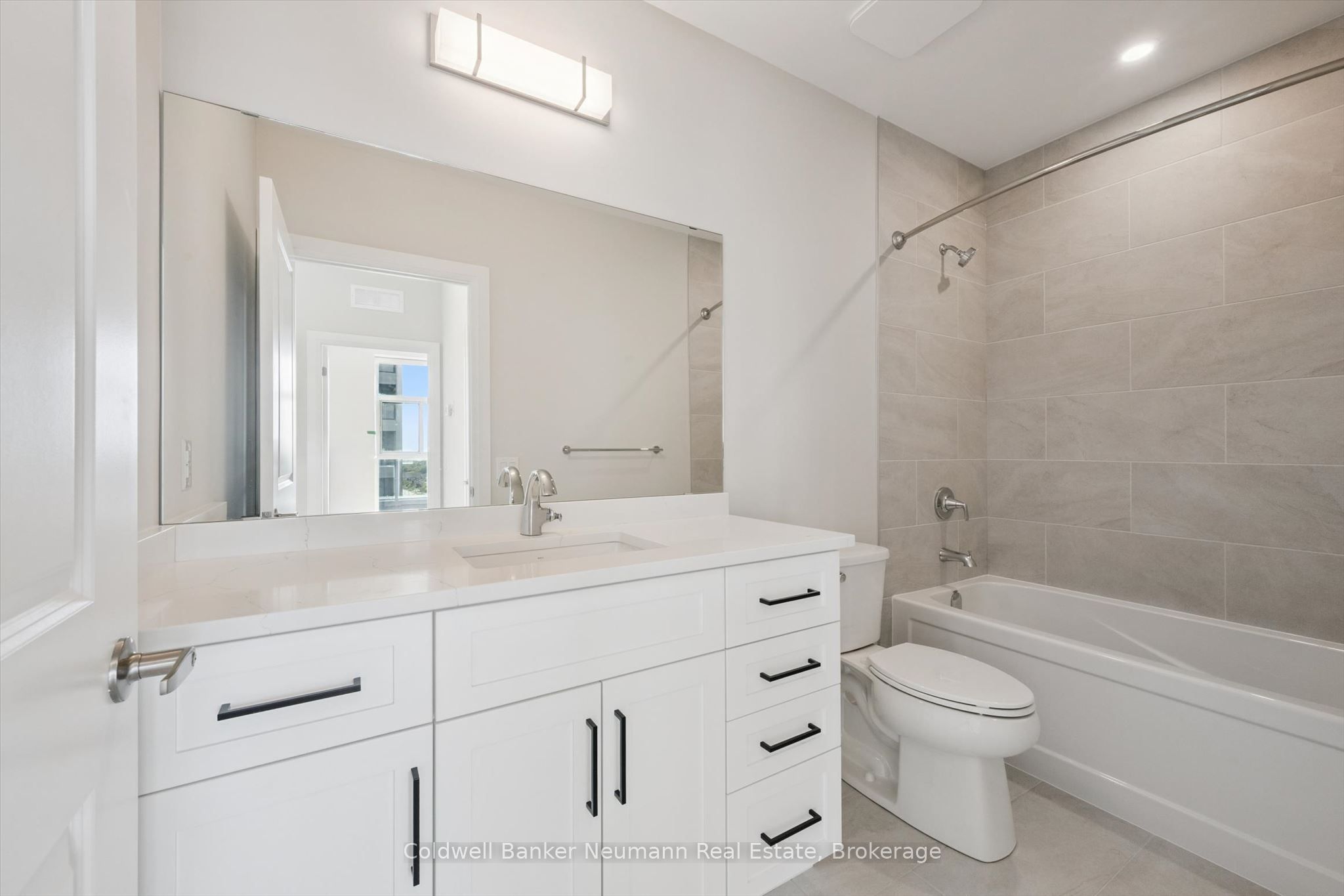 1882 Gordon Street 804 Property Photo 24