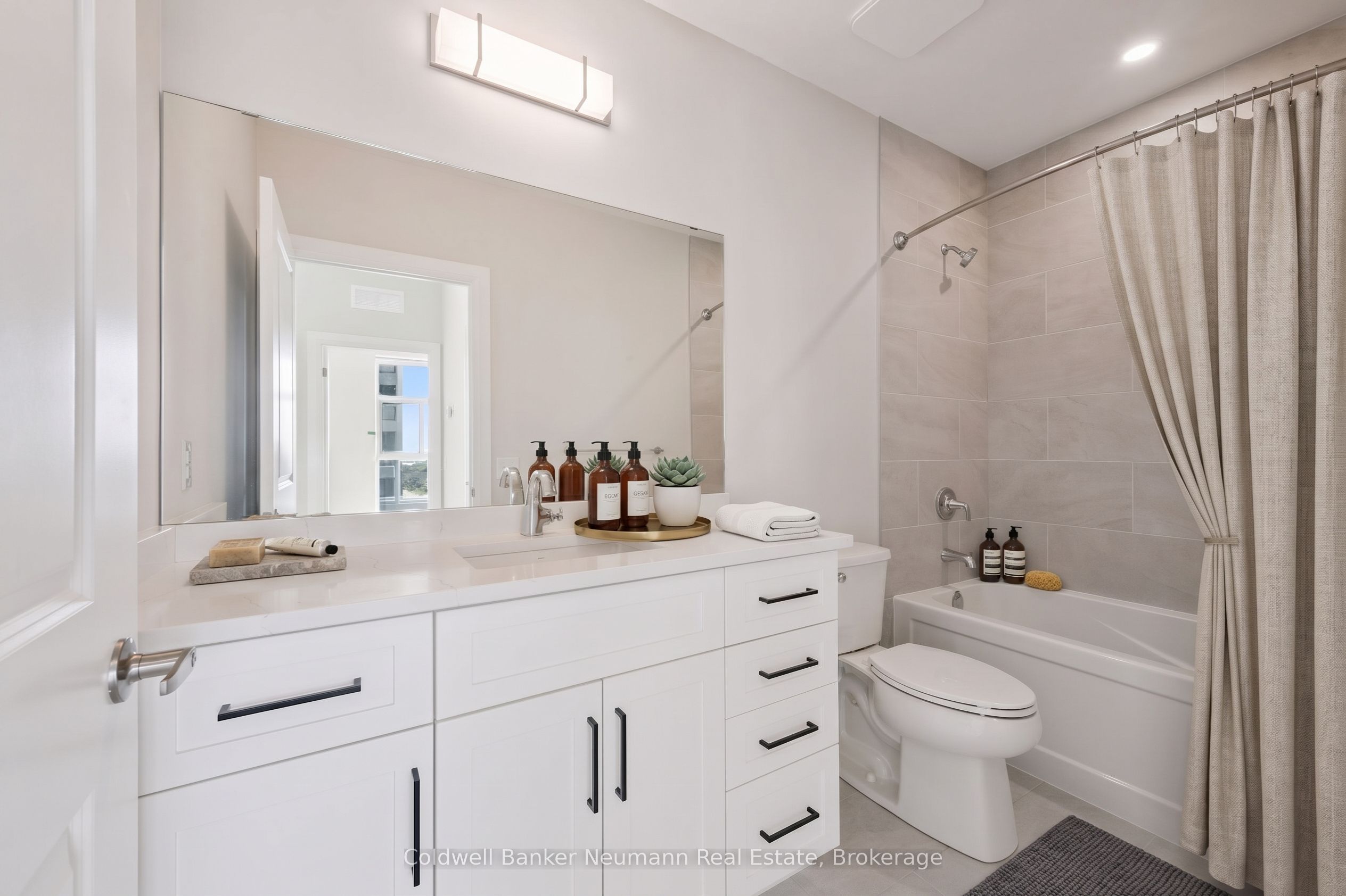 1882 Gordon Street 804 Property Photo 25