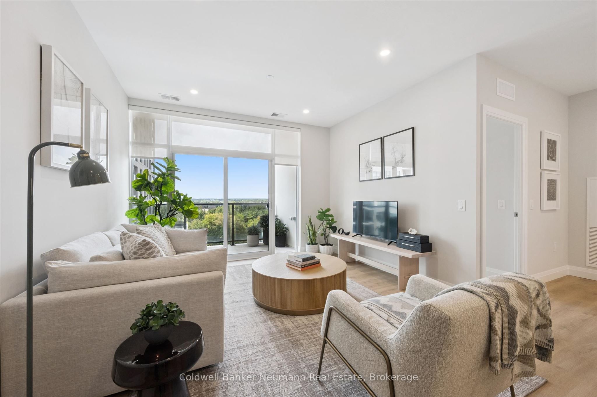 1882 Gordon Street 521 Property Photo 1