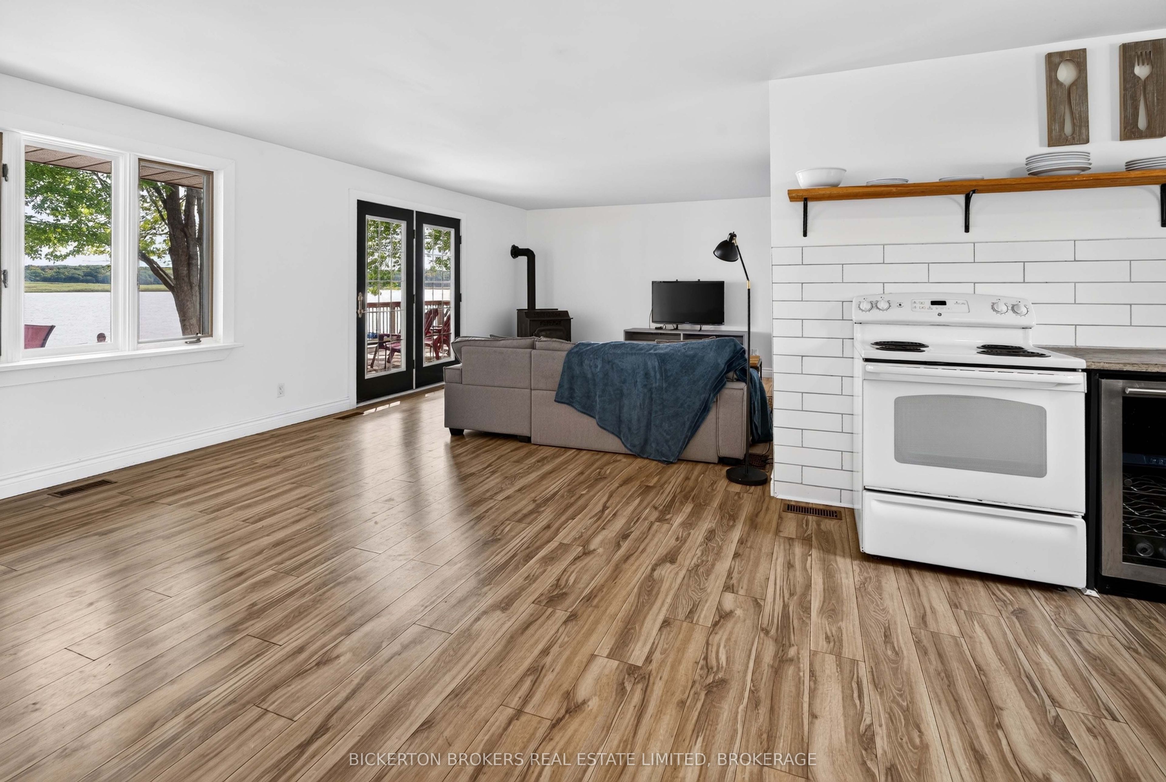 233 Johnson Bay Lane Property Photo 18