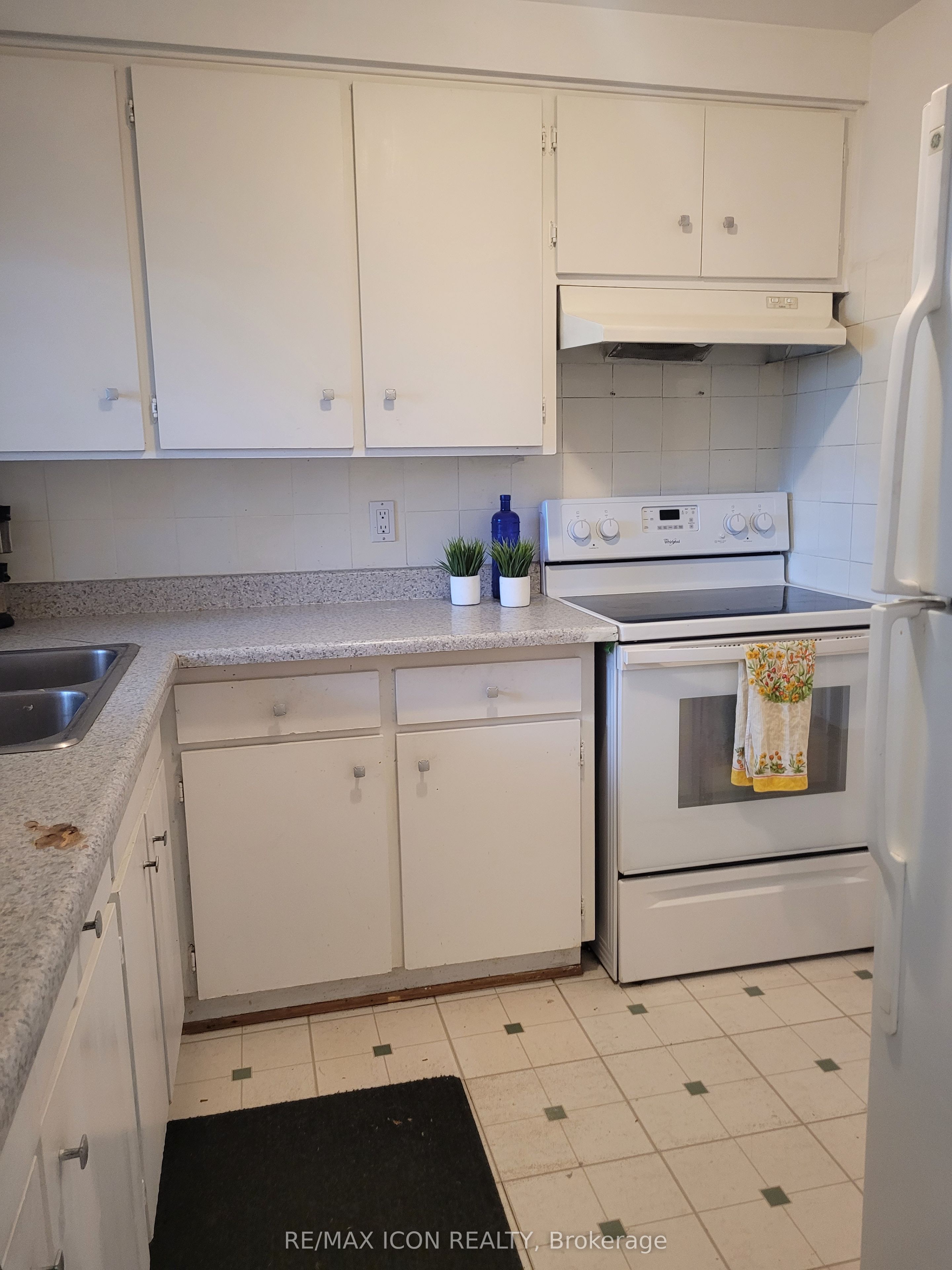 415 Morgan Avenue 28 Property Photo 3