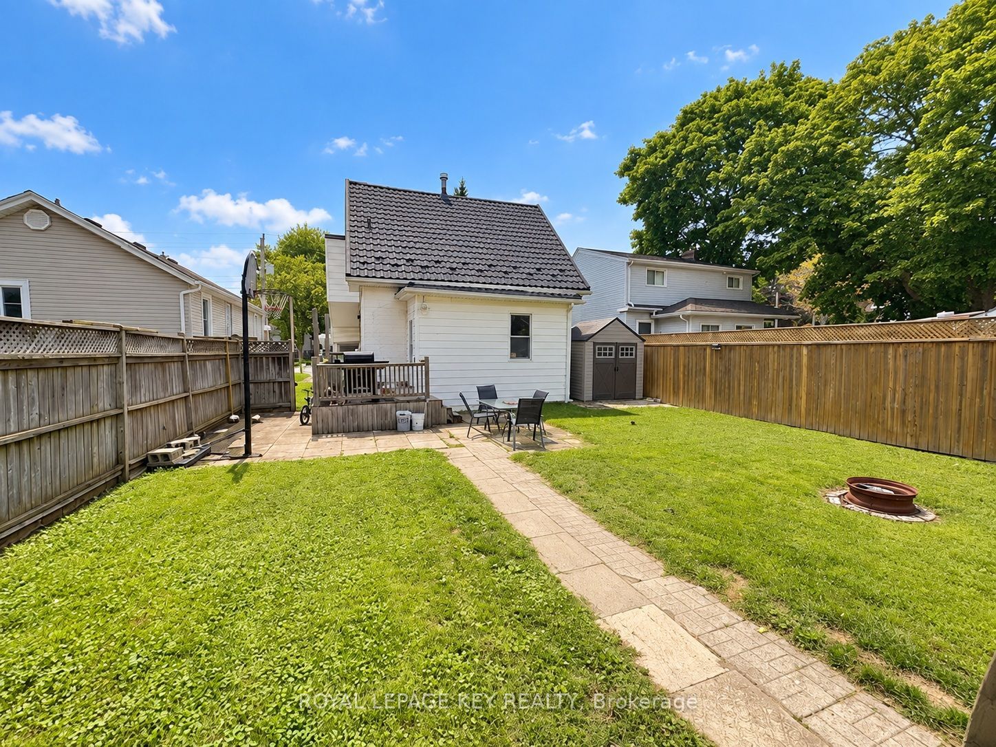 404 Russell Street S Property Photo 2