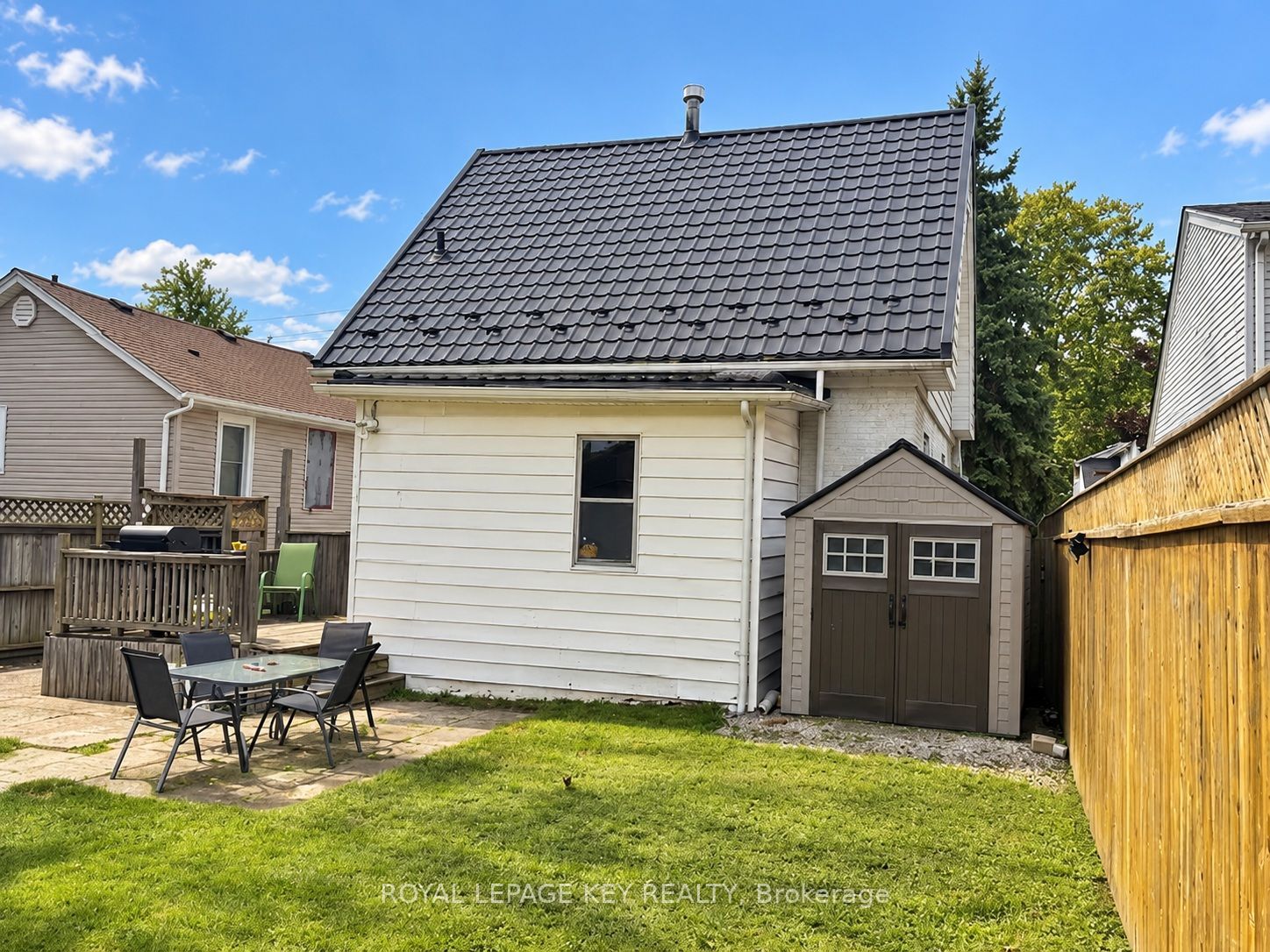 404 Russell Street S Property Photo 4