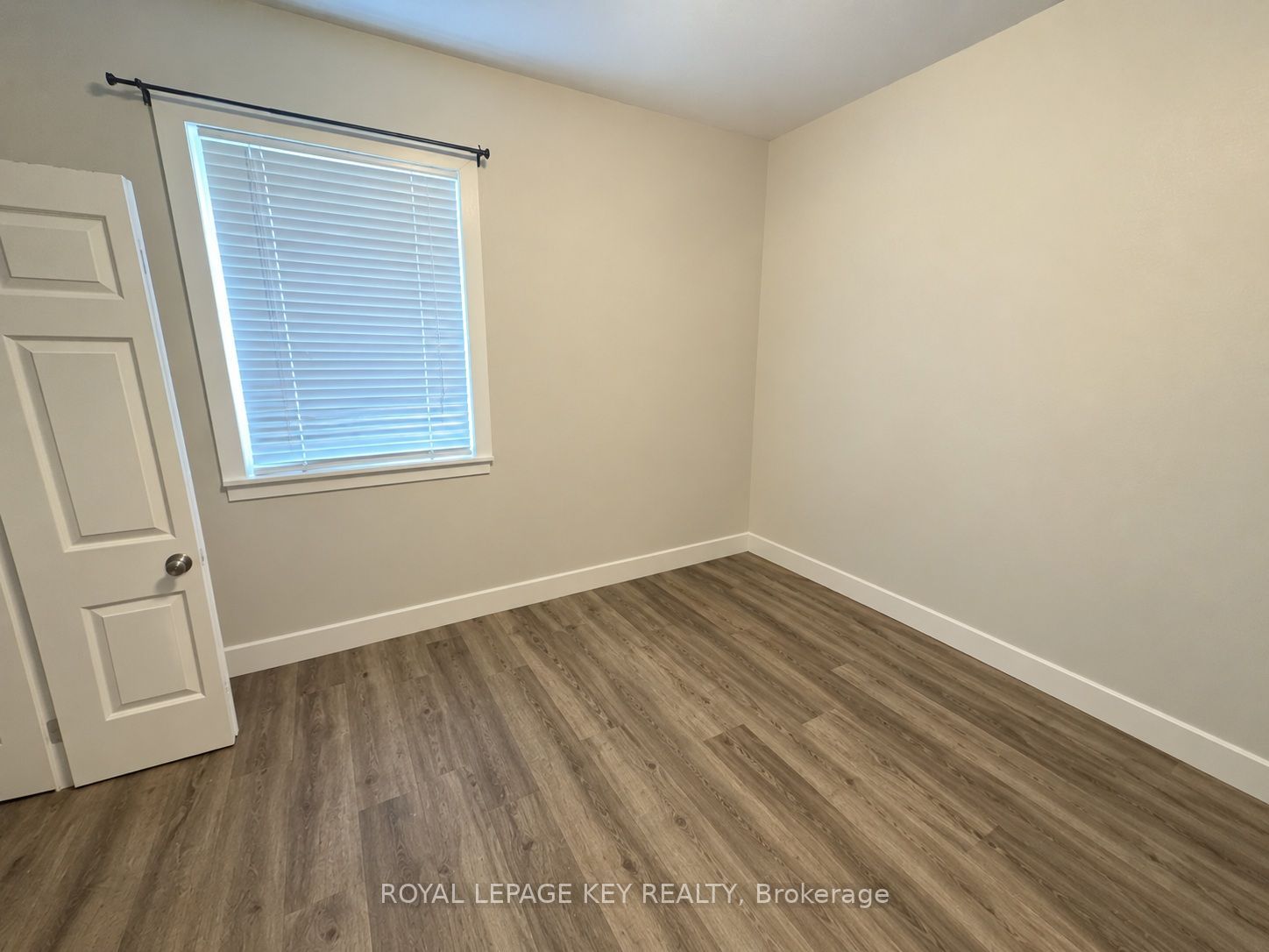 404 Russell Street S Property Photo 9