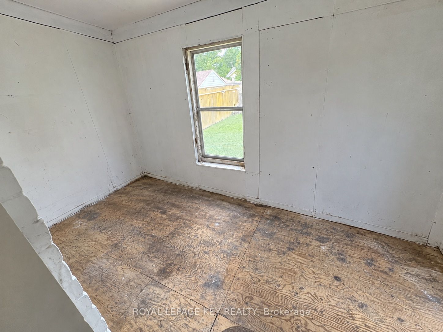 404 Russell Street S Property Photo 12