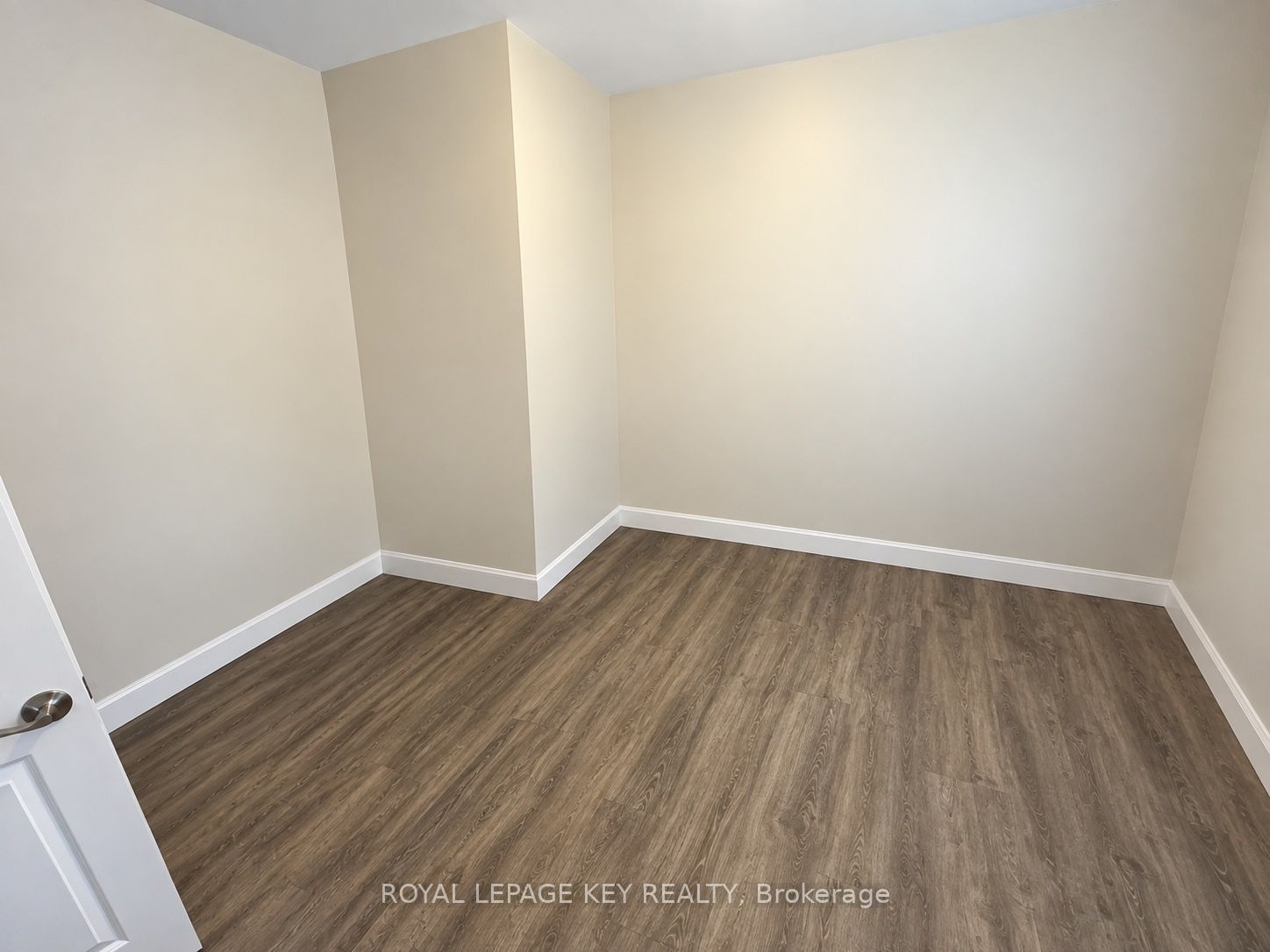 404 Russell Street S Property Photo 14