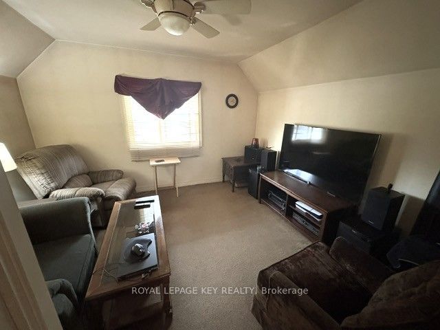 404 Russell Street S Property Photo 18