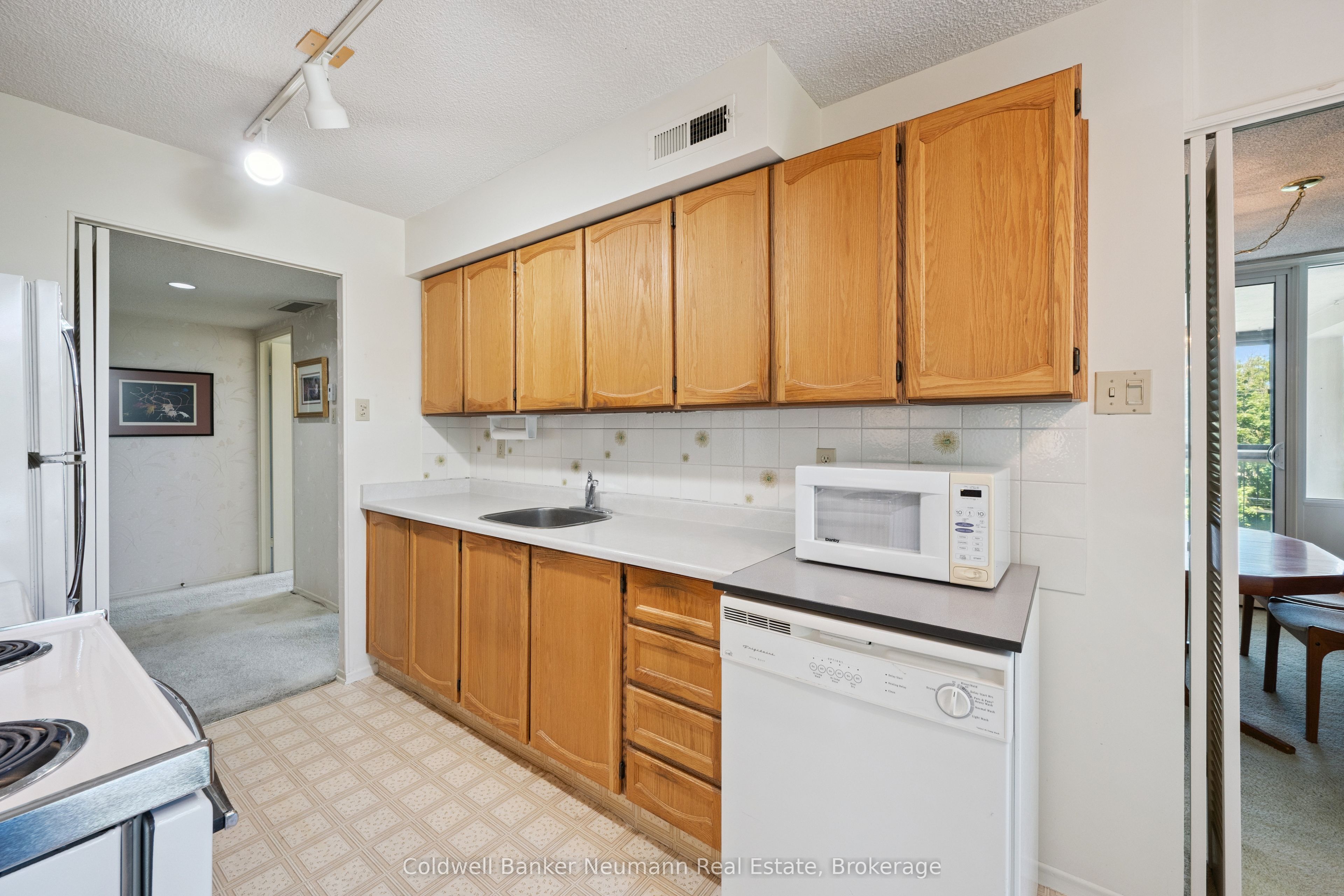 23 Woodlawn Road E 305 Property Photo 16