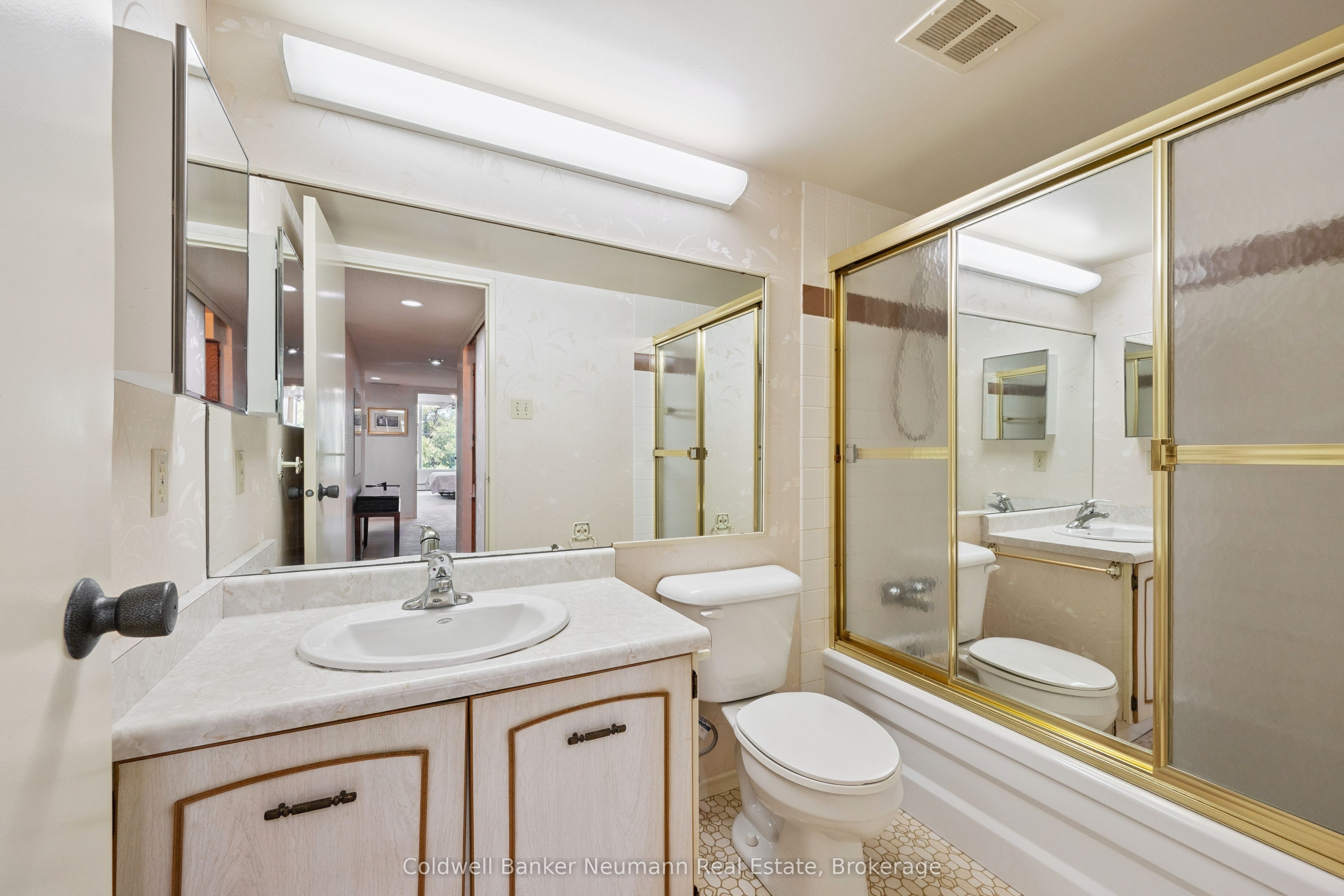 23 Woodlawn Road E 305 Property Photo 25