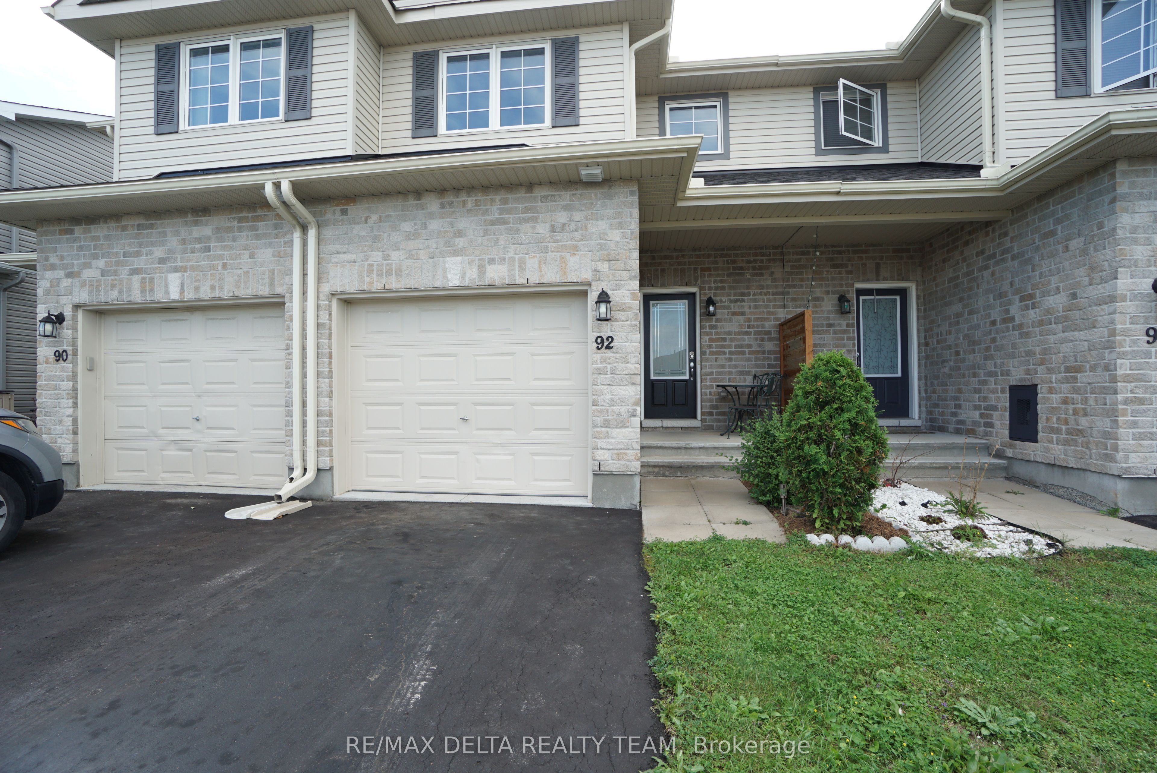 92 Bellwood Drive Property Photo 2