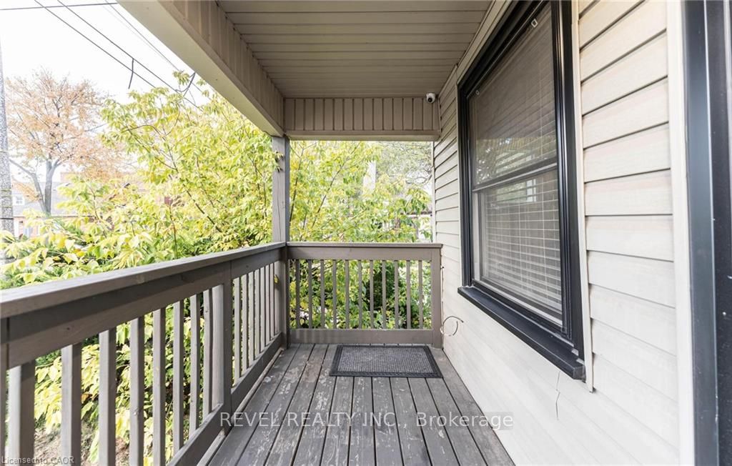 222 Kensington Avenue N Property Photo 4