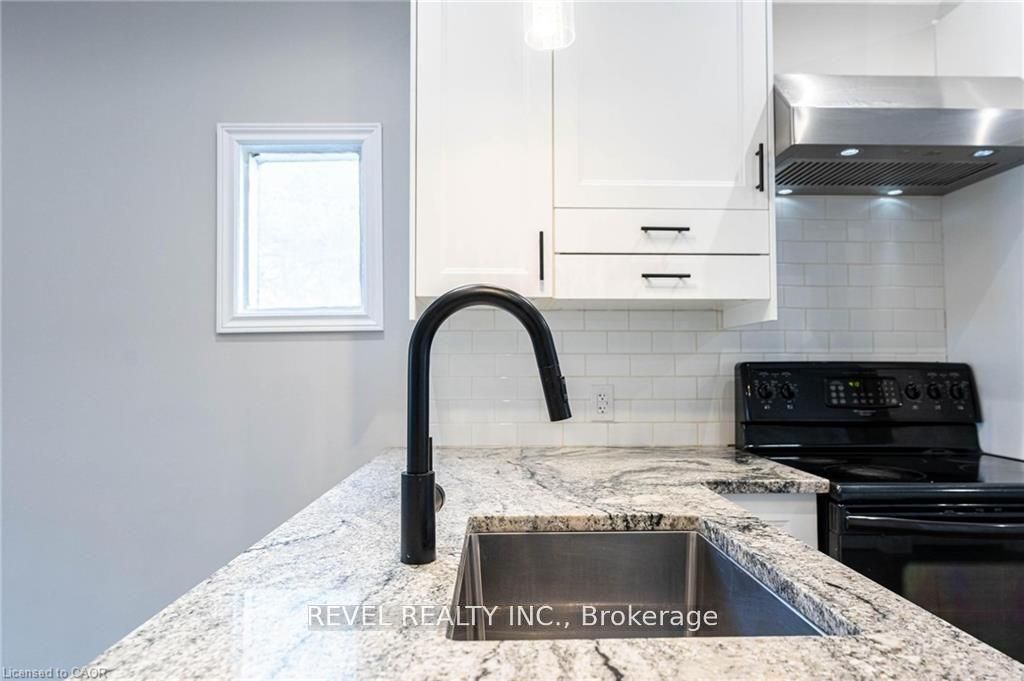 222 Kensington Avenue N Property Photo 14