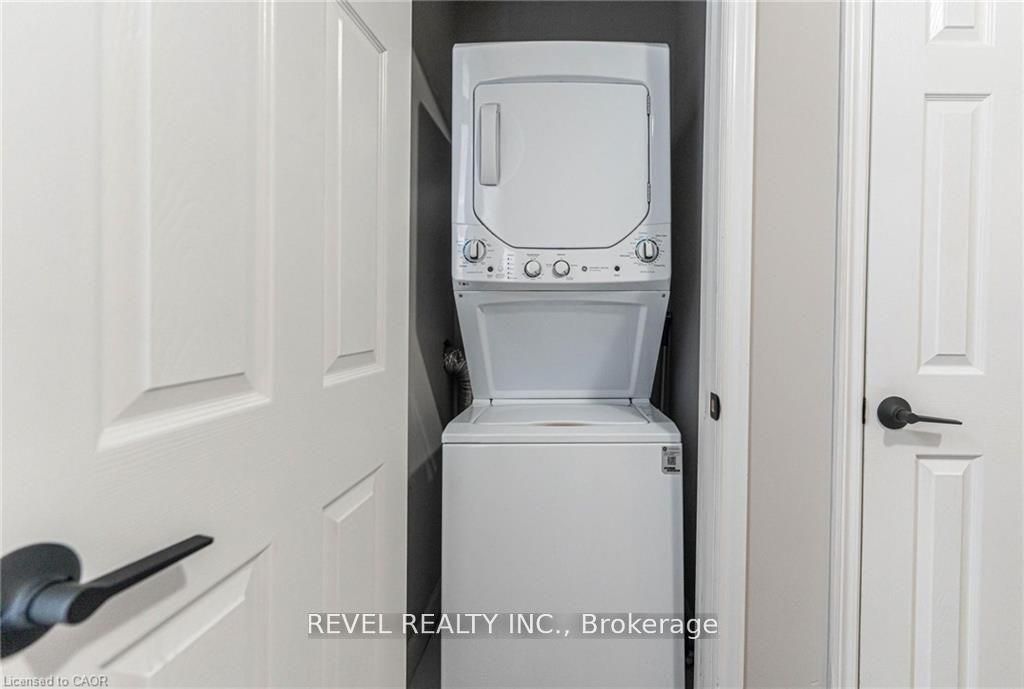 222 Kensington Avenue N Property Photo 16