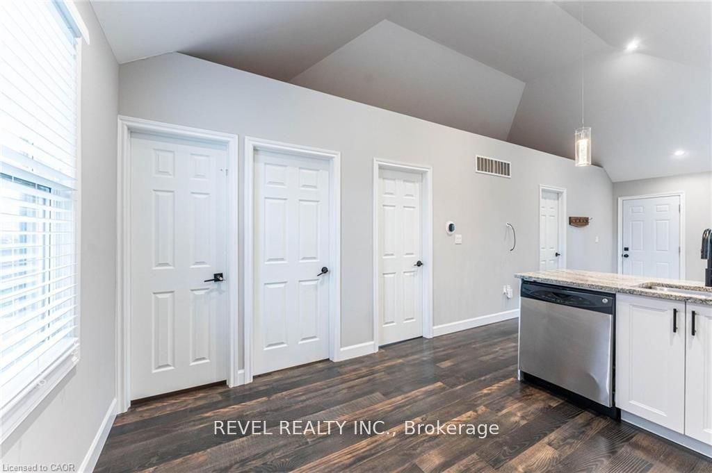 222 Kensington Avenue N Property Photo 22