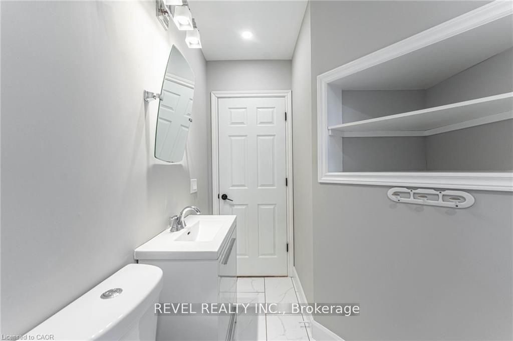 222 Kensington Avenue N Property Photo 29