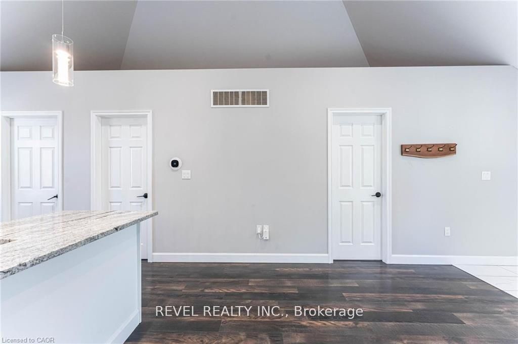 222 Kensington Avenue N Property Photo 32
