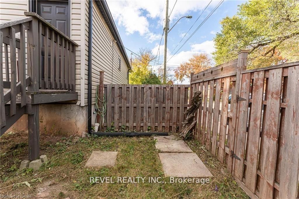 222 Kensington Avenue N Property Photo 34