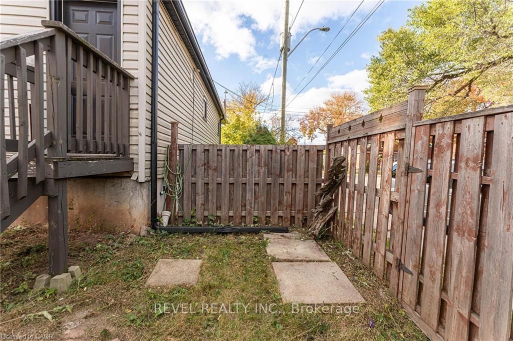 222 Kensington Avenue N Property Photo 35