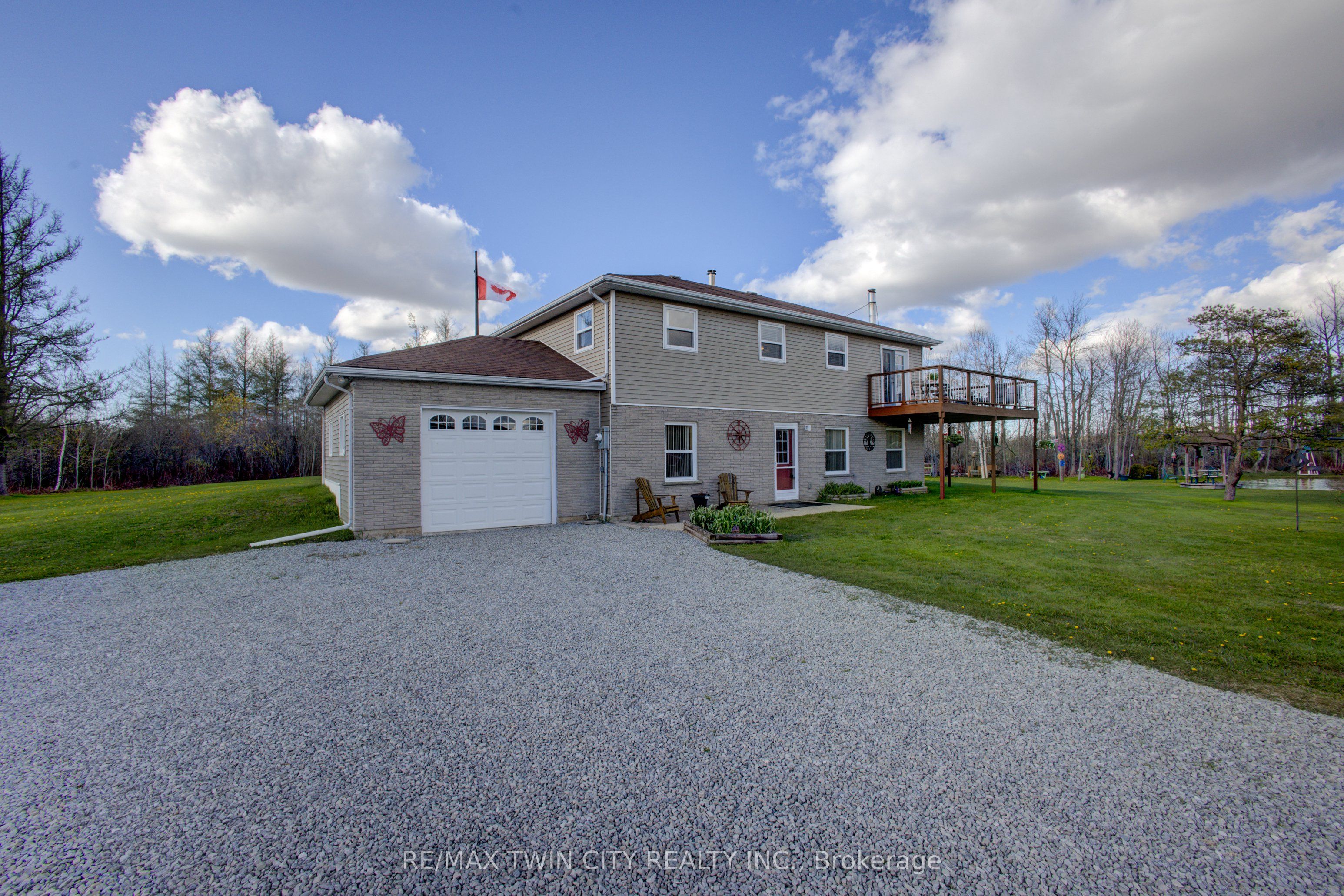 375729 6th Line Property Photo 1