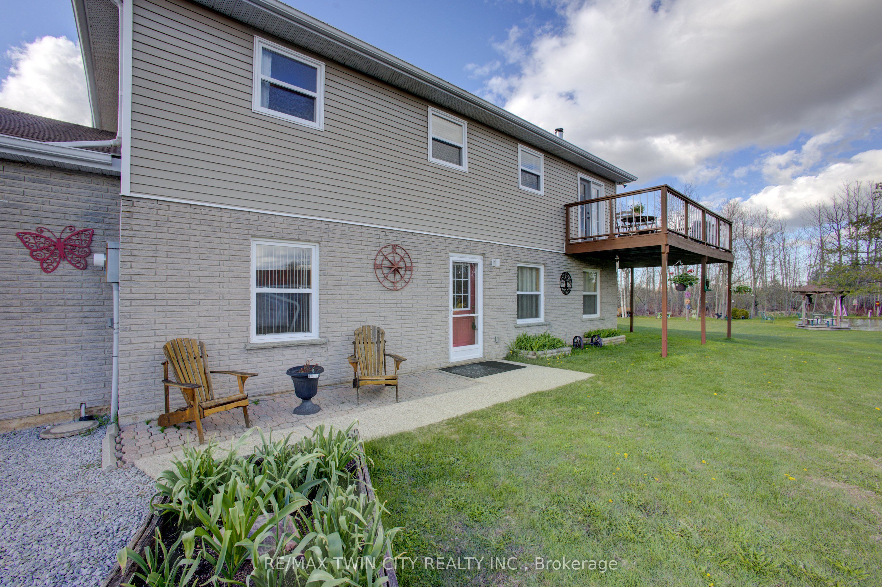 375729 6th Line Property Photo 4