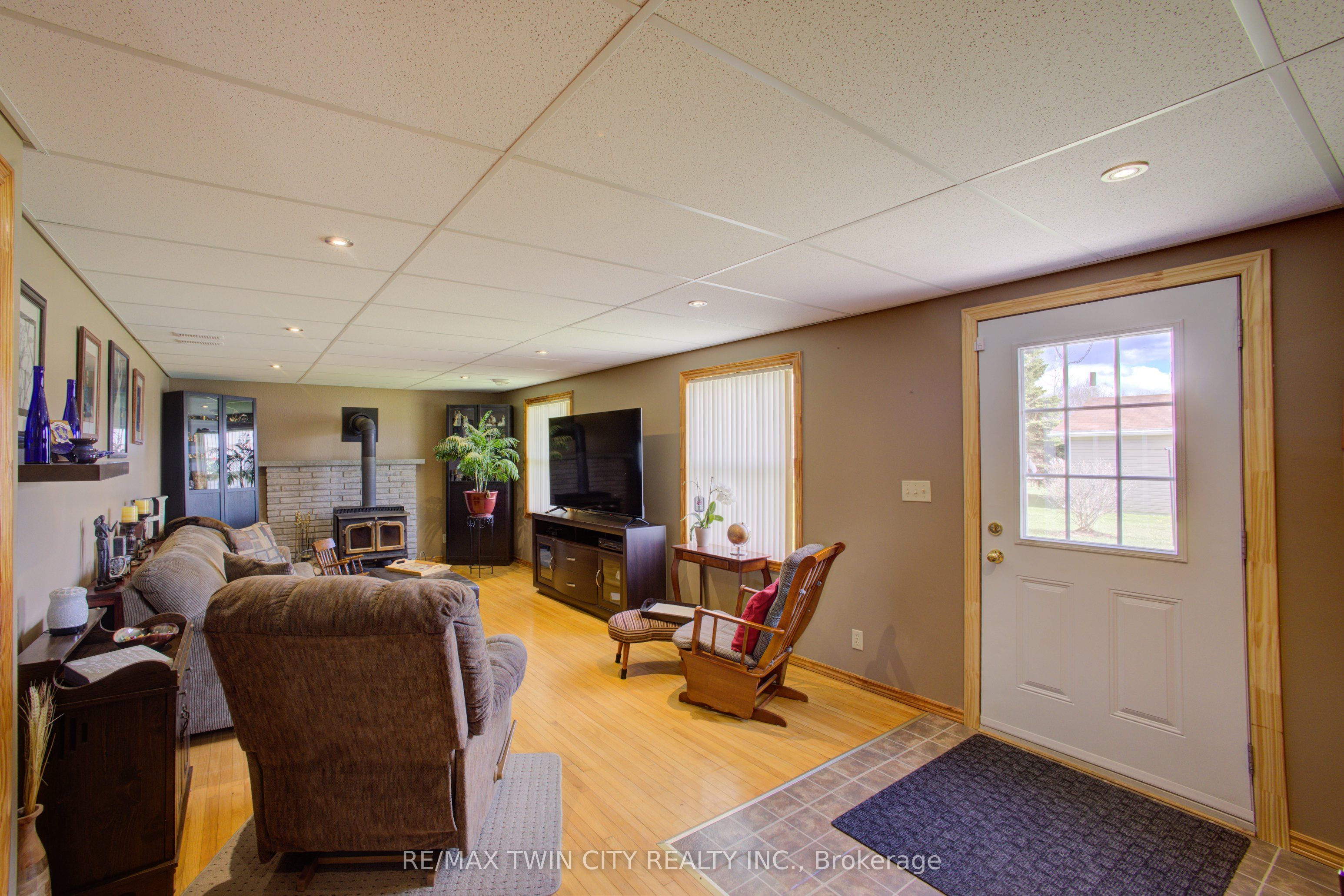 375729 6th Line Property Photo 6