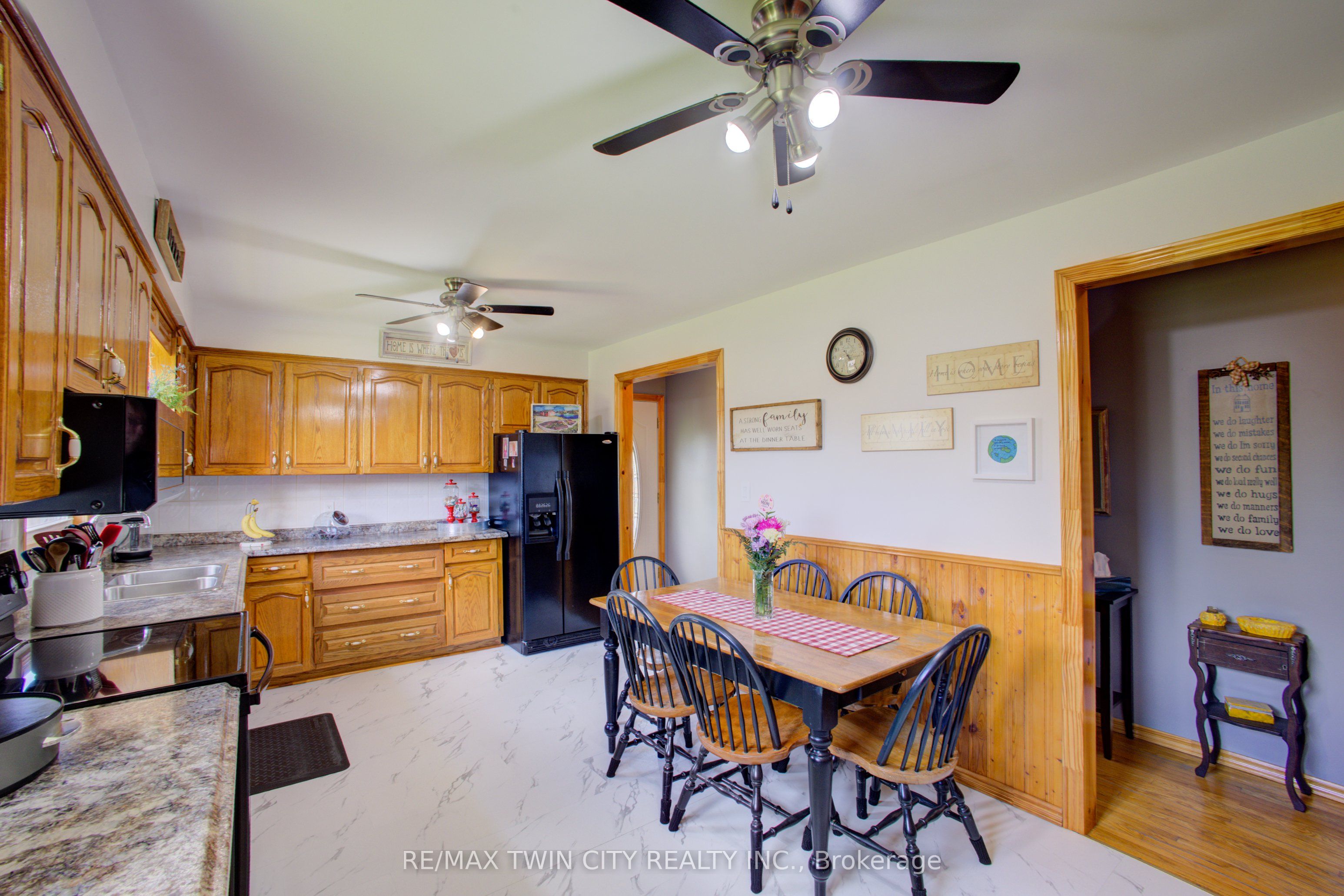 375729 6th Line Property Photo 11