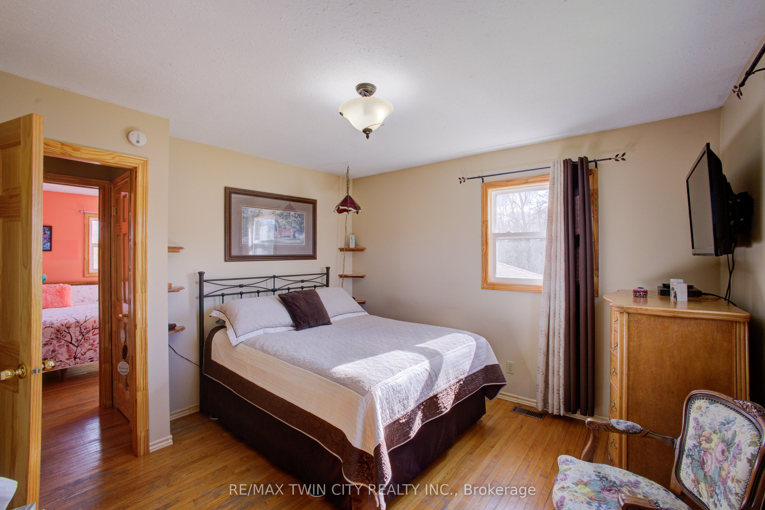 375729 6th Line Property Photo 23