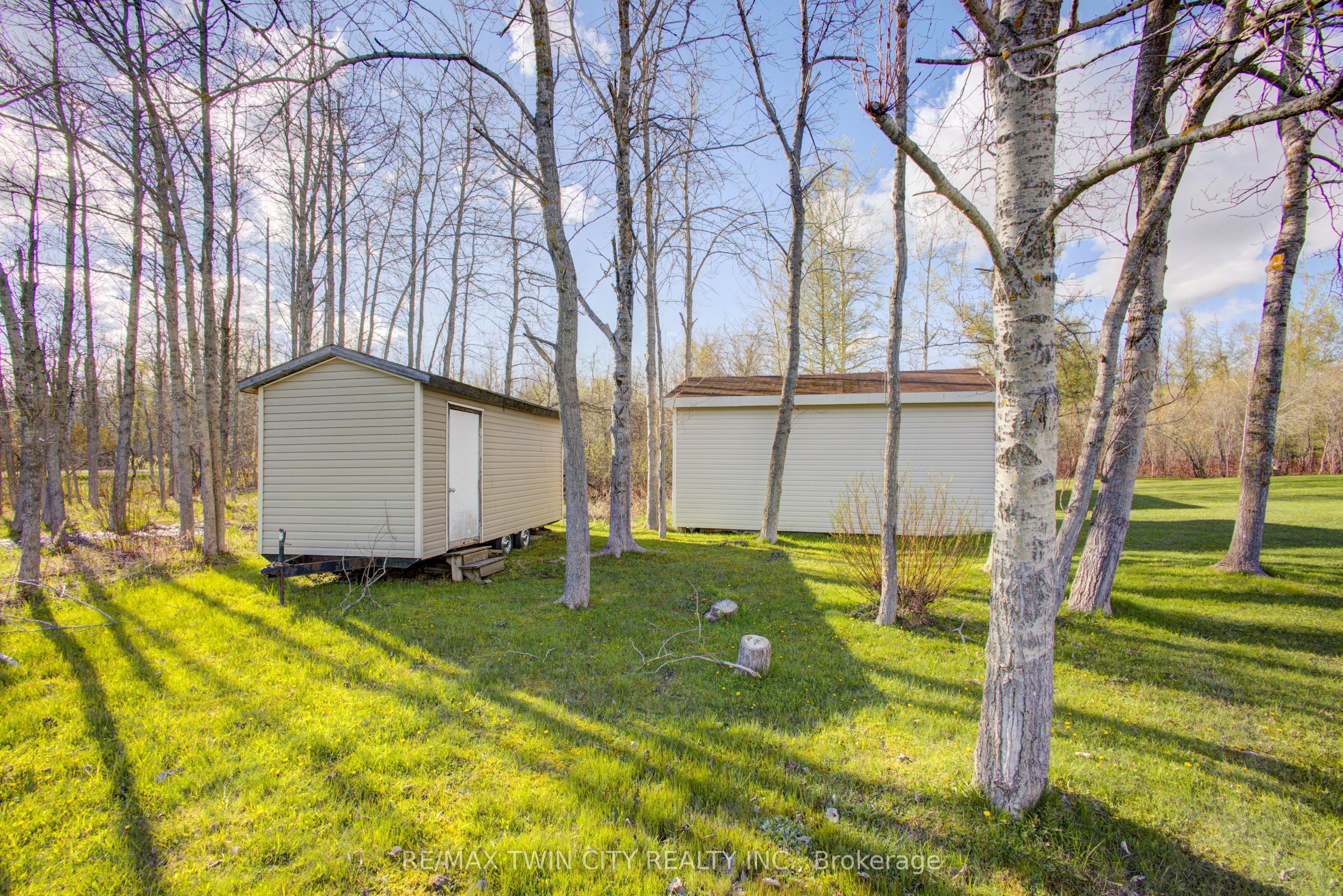 375729 6th Line Property Photo 32