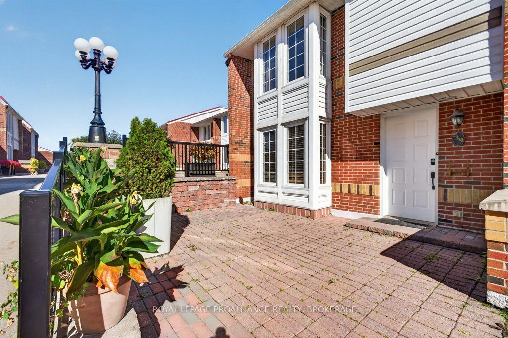 1 Place D'armes 39 Property Photo 2